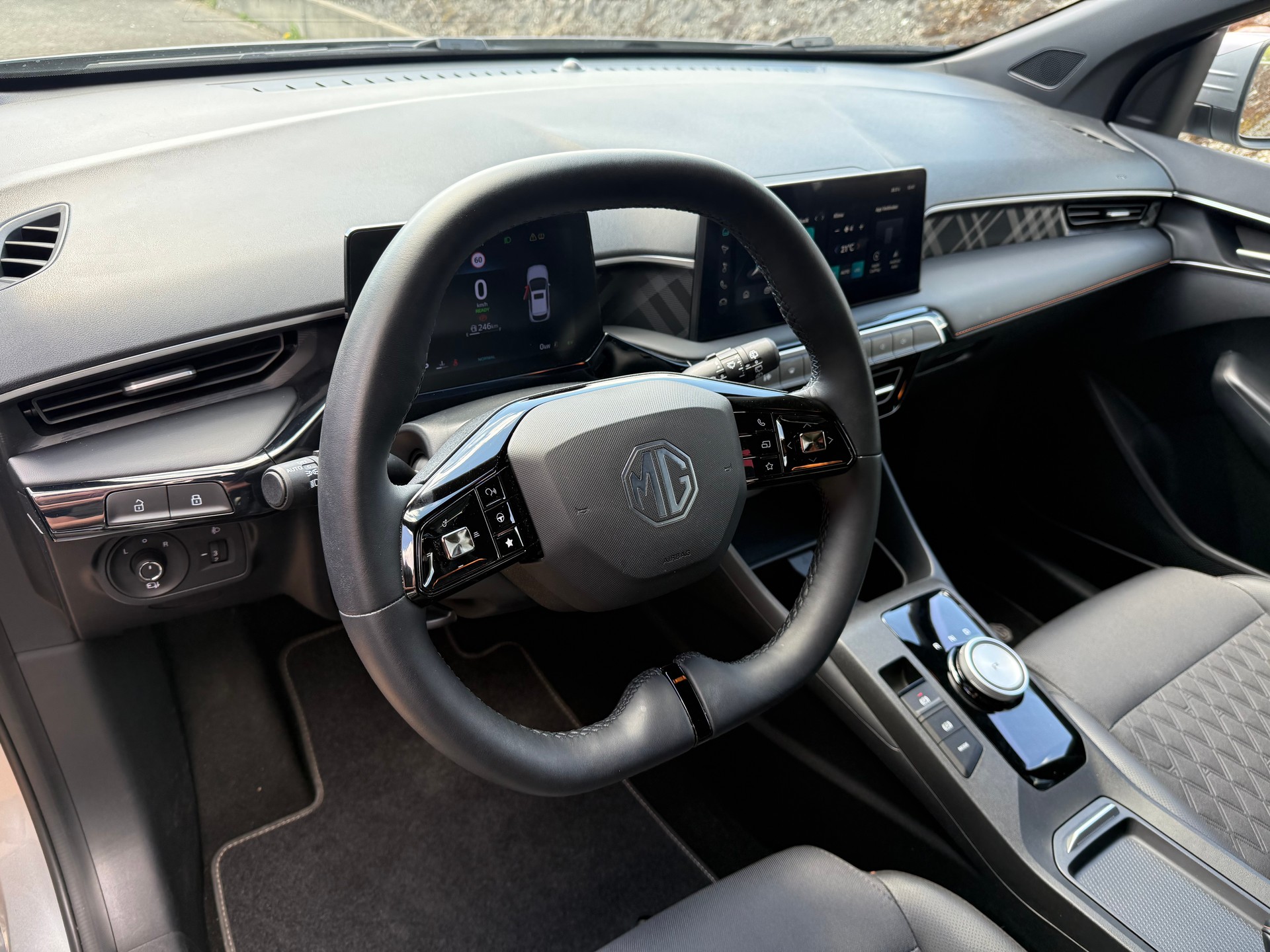 MG 3 1.5 Hybrid Luxury Aut.-image-3