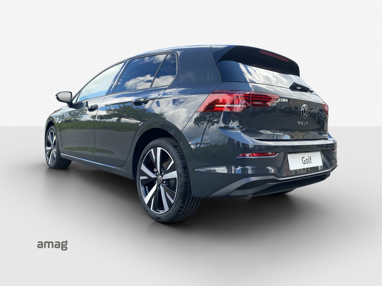 VW Golf 1.5 TSI PHEV Life-image-2