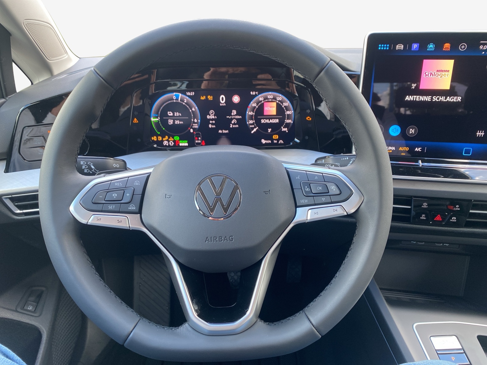 VW Golf 1.5 TSI PHEV Life-image-9