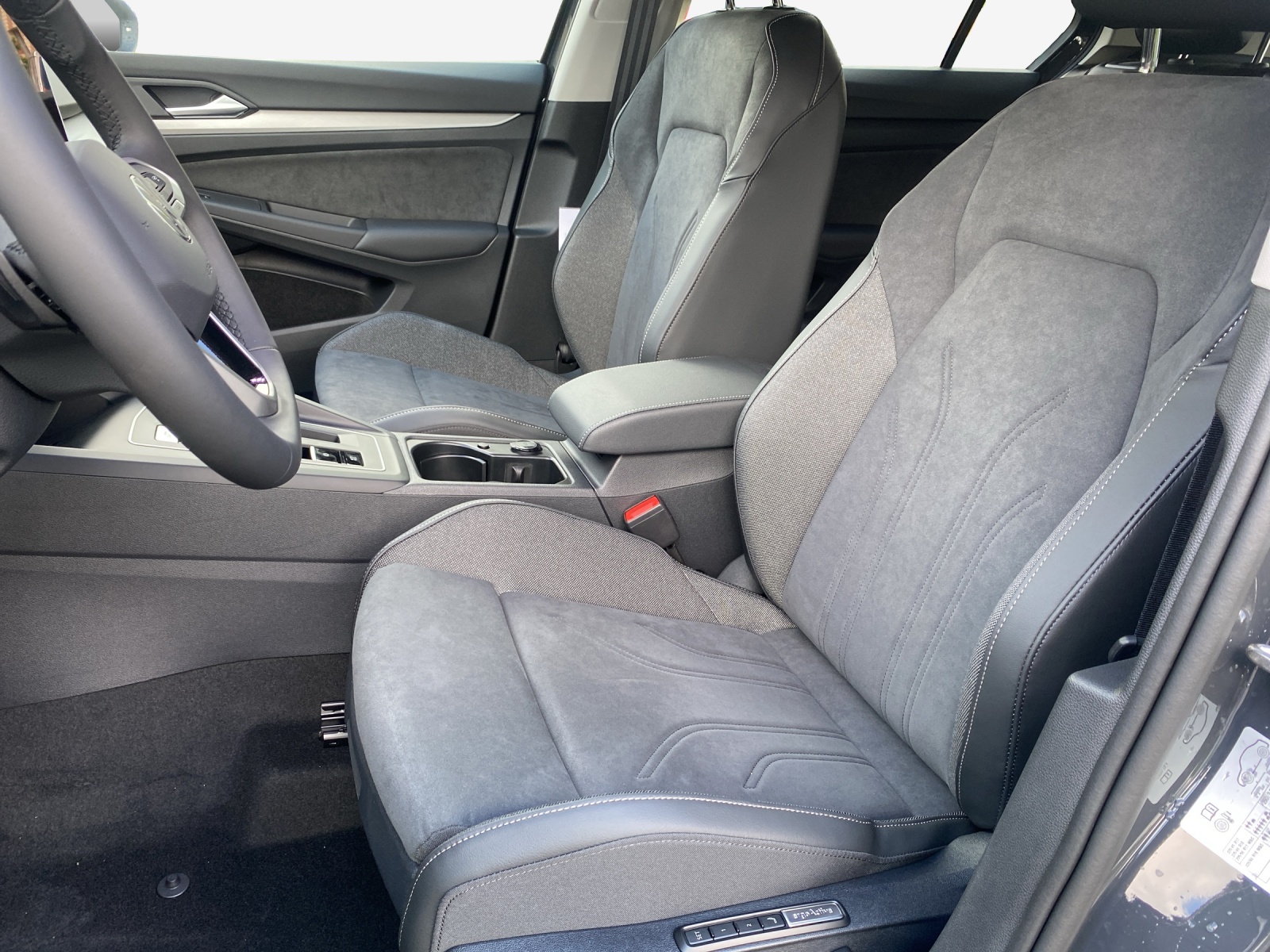 VW Golf 1.5 TSI PHEV Life-image-7