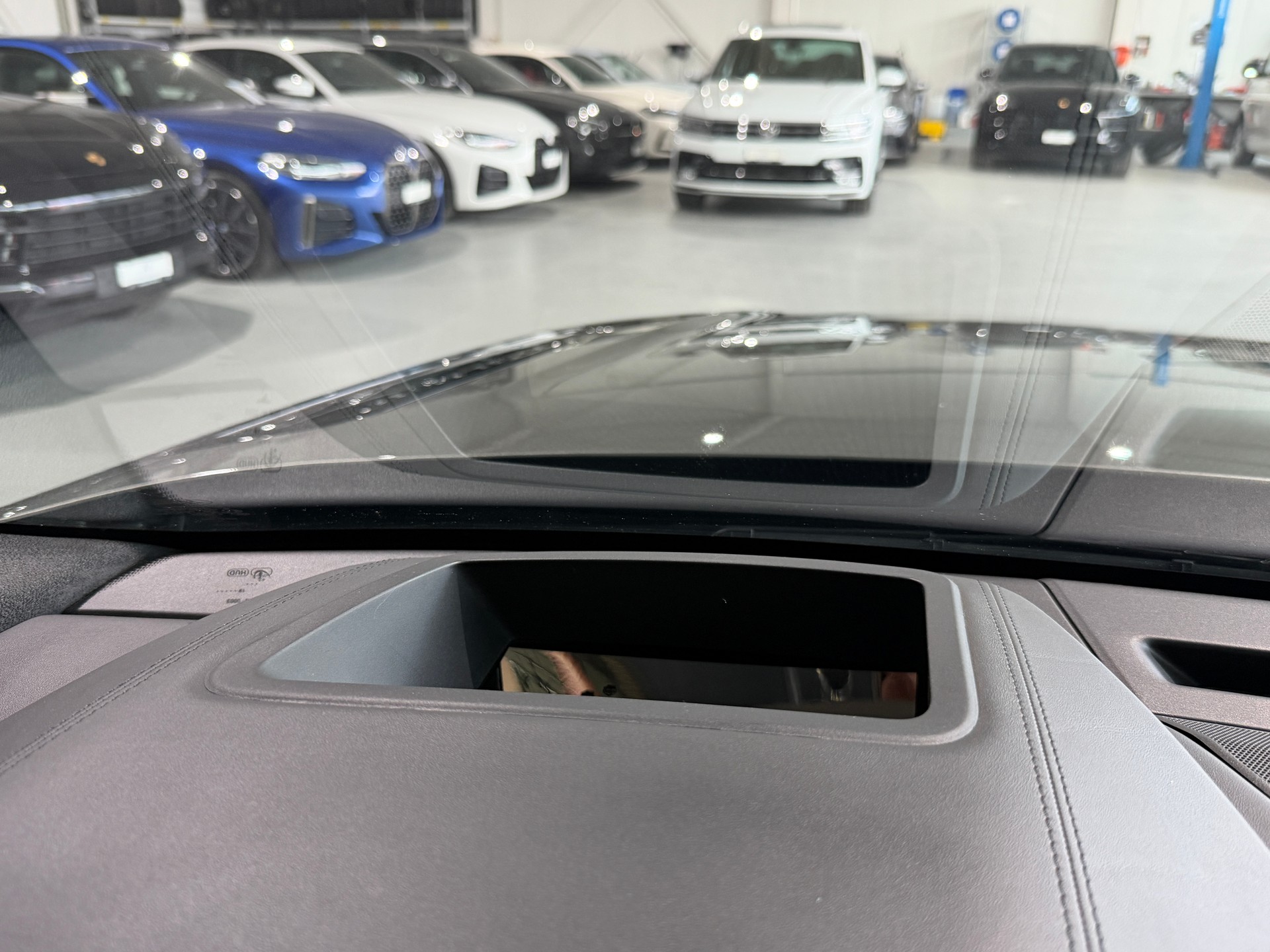 LAND ROVER Range Rover Velar R-Dynamic P 380 HSE Automatic-image-13