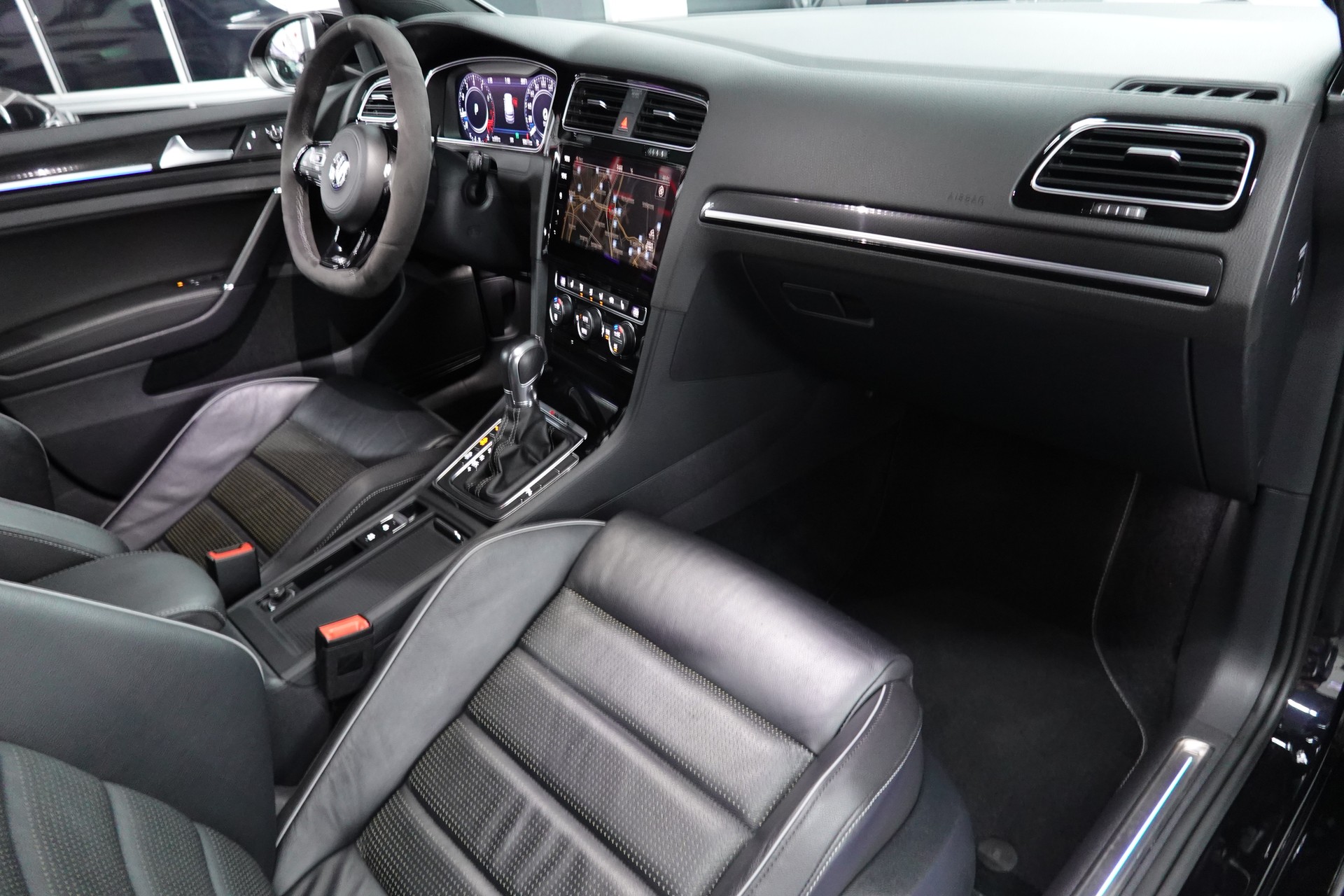 VW GOLF 2.0 TSI R 4-MOTION DSG CH-FZ // REMUS // 20"O.Z // 310PS // BLACK ON TOP R-image-39