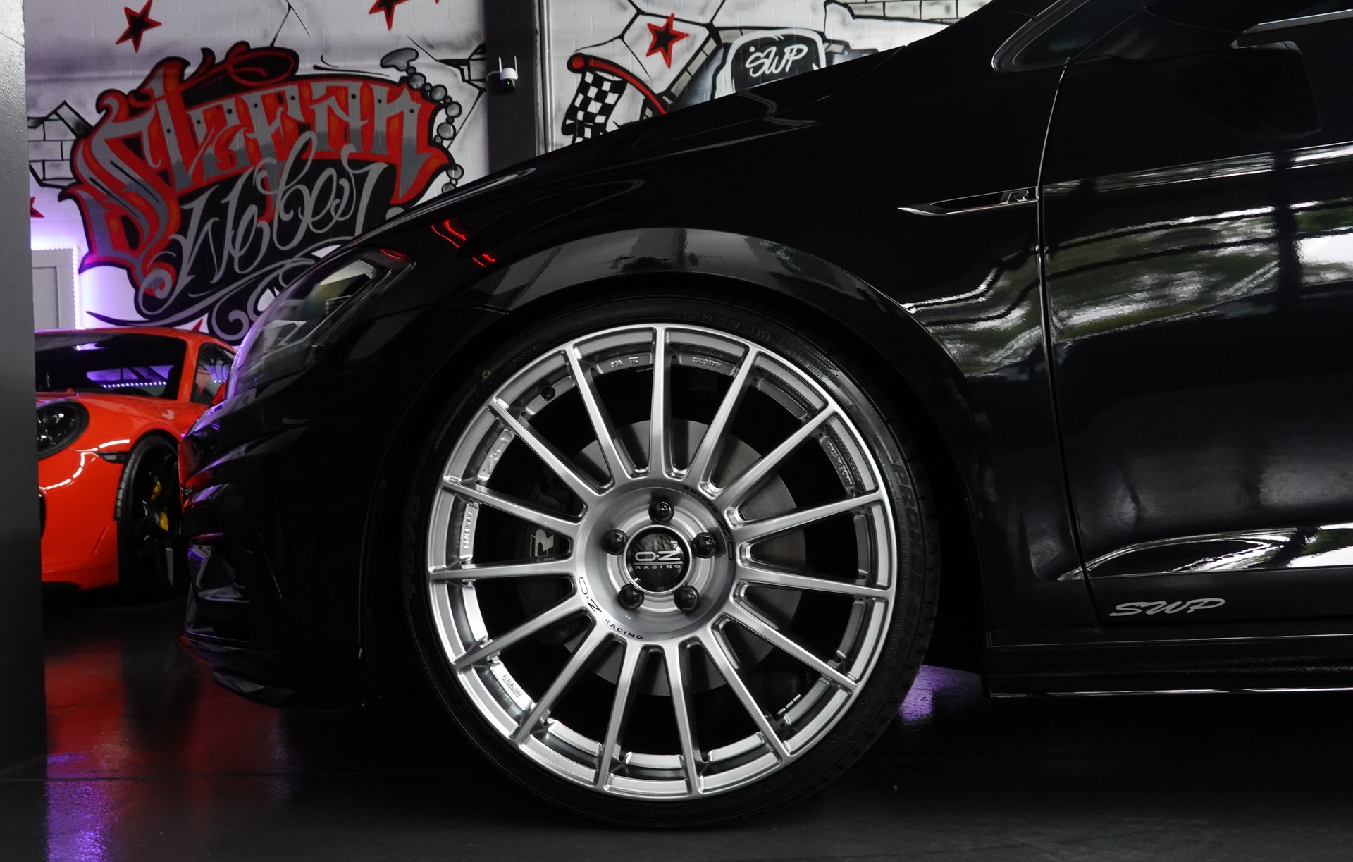 VW GOLF 2.0 TSI R 4-MOTION DSG CH-FZ // REMUS // 20"O.Z // 310PS // BLACK ON TOP R-image-7