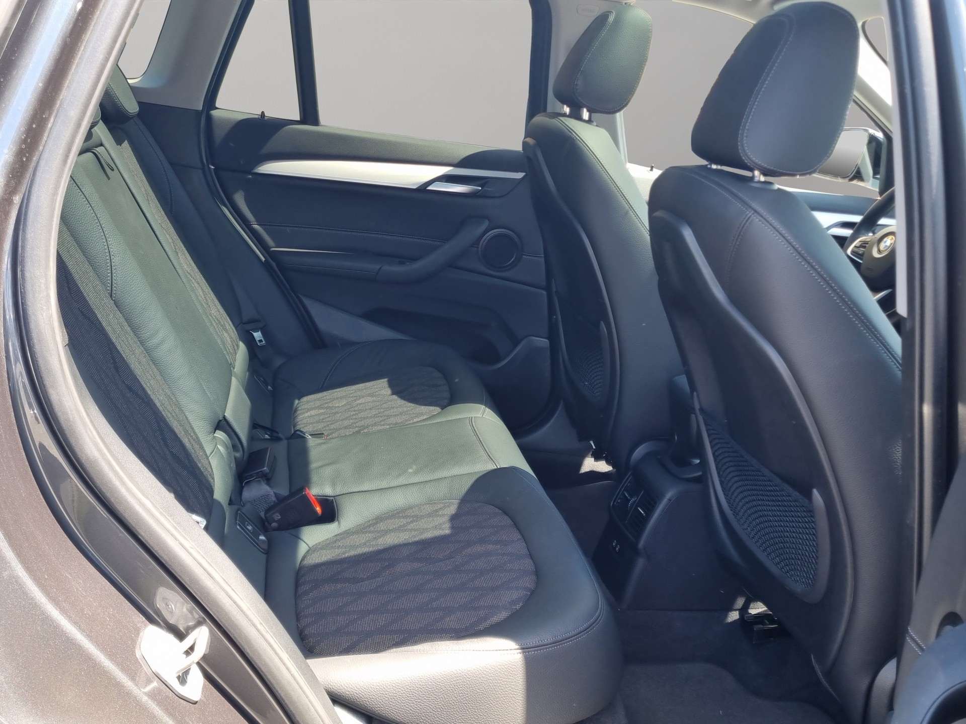 BMW X1 xDrive 25e xLine Steptronic-image-21