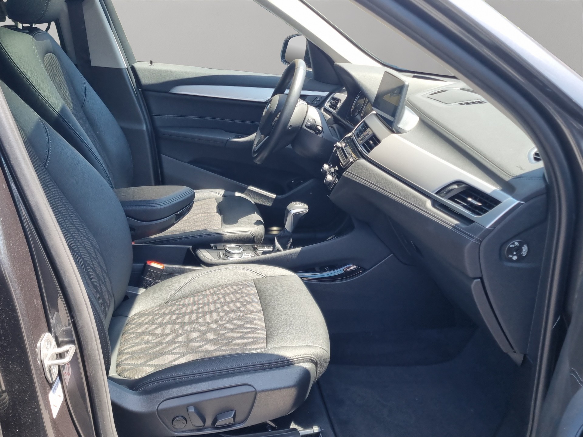 BMW X1 xDrive 25e xLine Steptronic-image-20