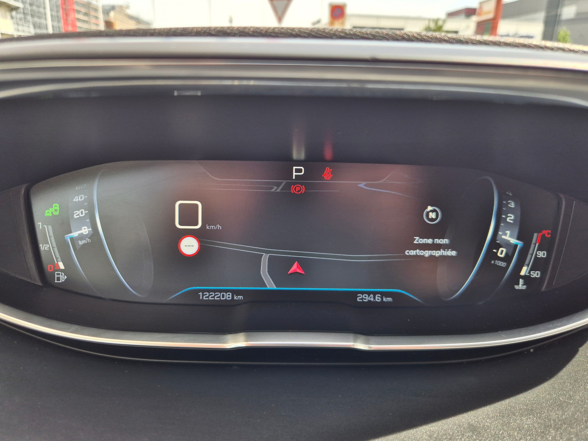 PEUGEOT 3008 1.2 PureTech Allure EAT-image-13