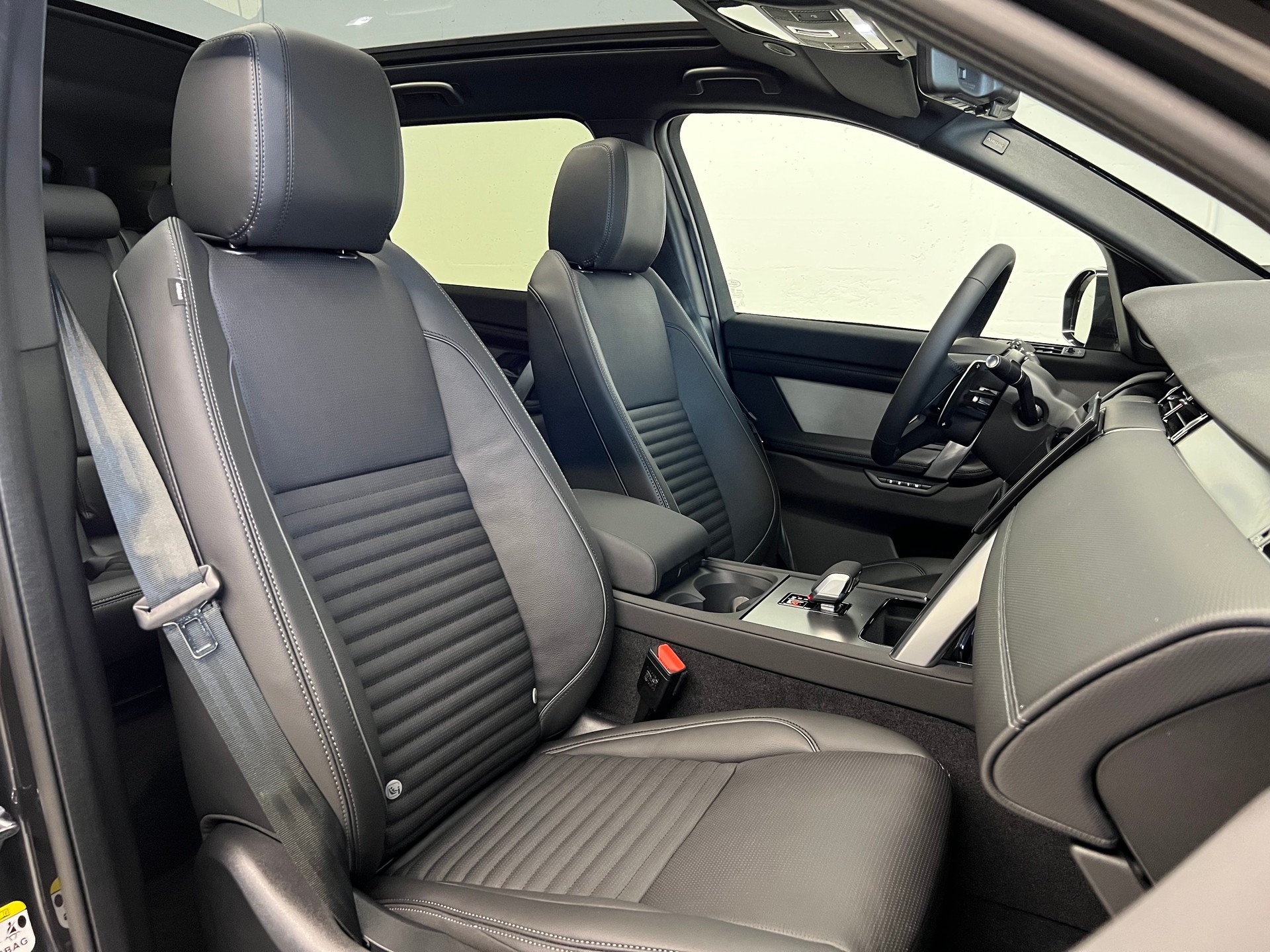 LAND ROVER Discovery Sport 1.5 T 270e Landmark-image-5
