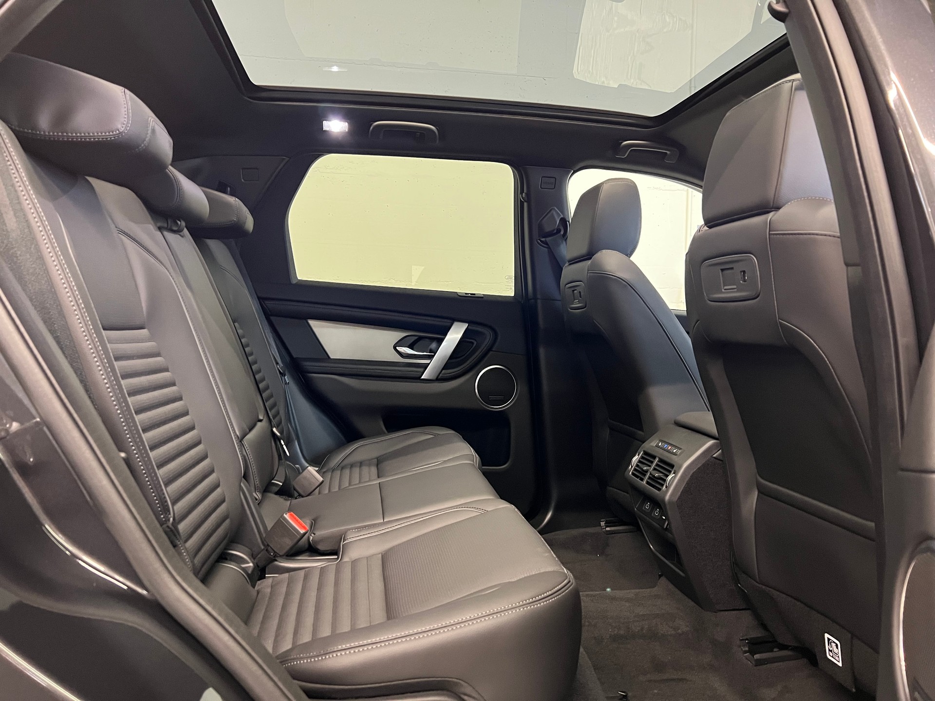 LAND ROVER Discovery Sport 1.5 T 270e Landmark-image-6
