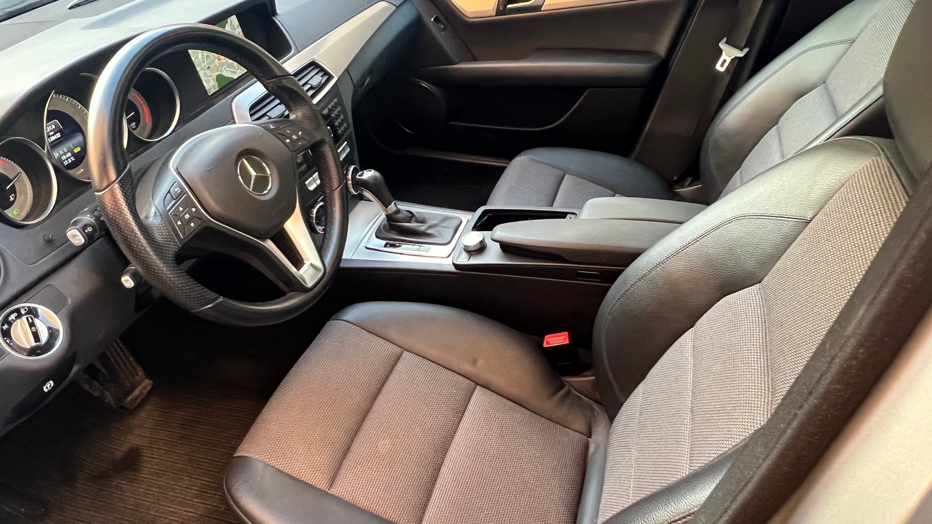 MERCEDES-BENZ C 250 CDI Avantgarde 4Matic 7G-Tronic-image-6