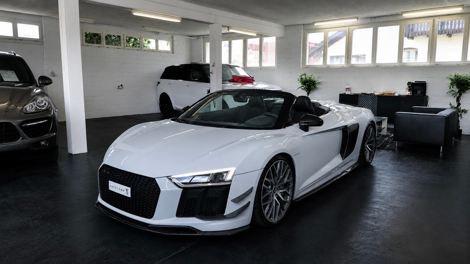 AUDI R8 Spyder 5.2 FSI V10 plus quattro S-Tronic-image-0