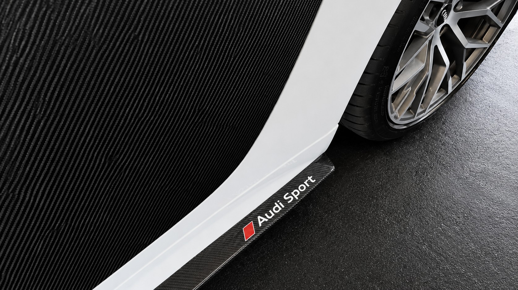 AUDI R8 Spyder 5.2 FSI V10 plus quattro S-Tronic-image-15