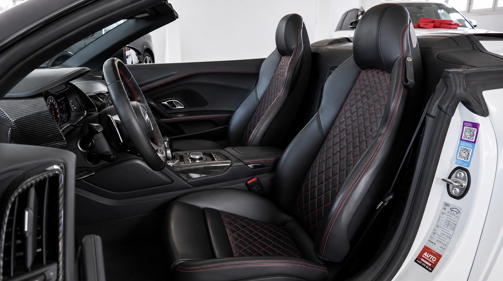 AUDI R8 Spyder 5.2 FSI V10 plus quattro S-Tronic-image-6