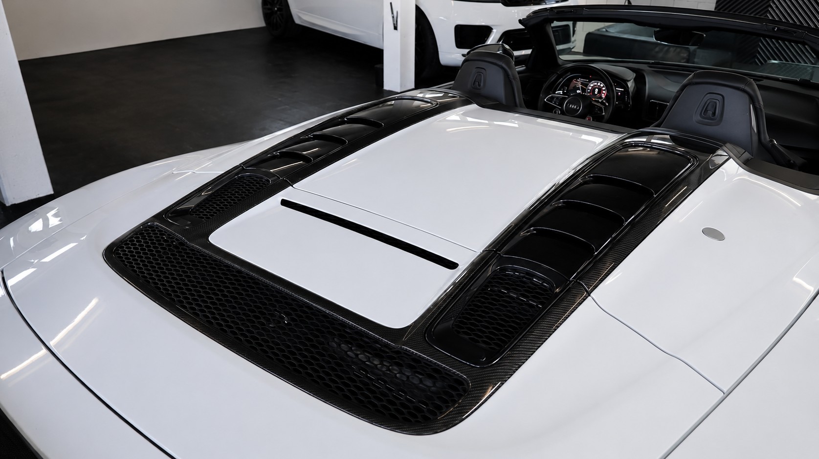 AUDI R8 Spyder 5.2 FSI V10 plus quattro S-Tronic-image-16