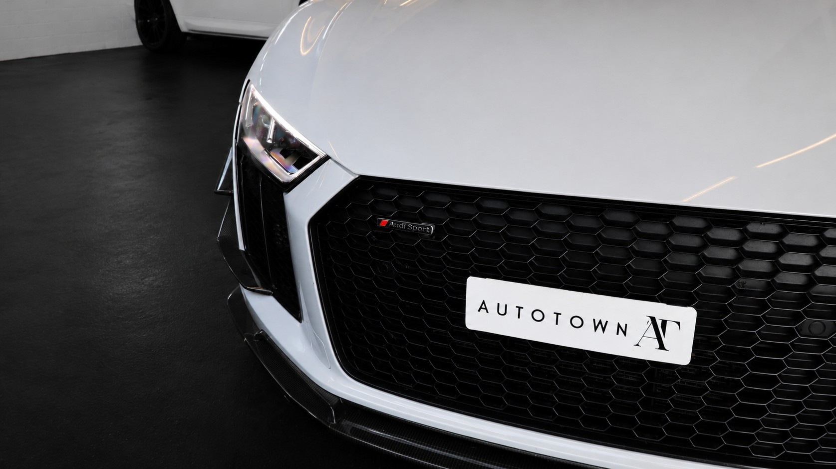 AUDI R8 Spyder 5.2 FSI V10 plus quattro S-Tronic-image-20