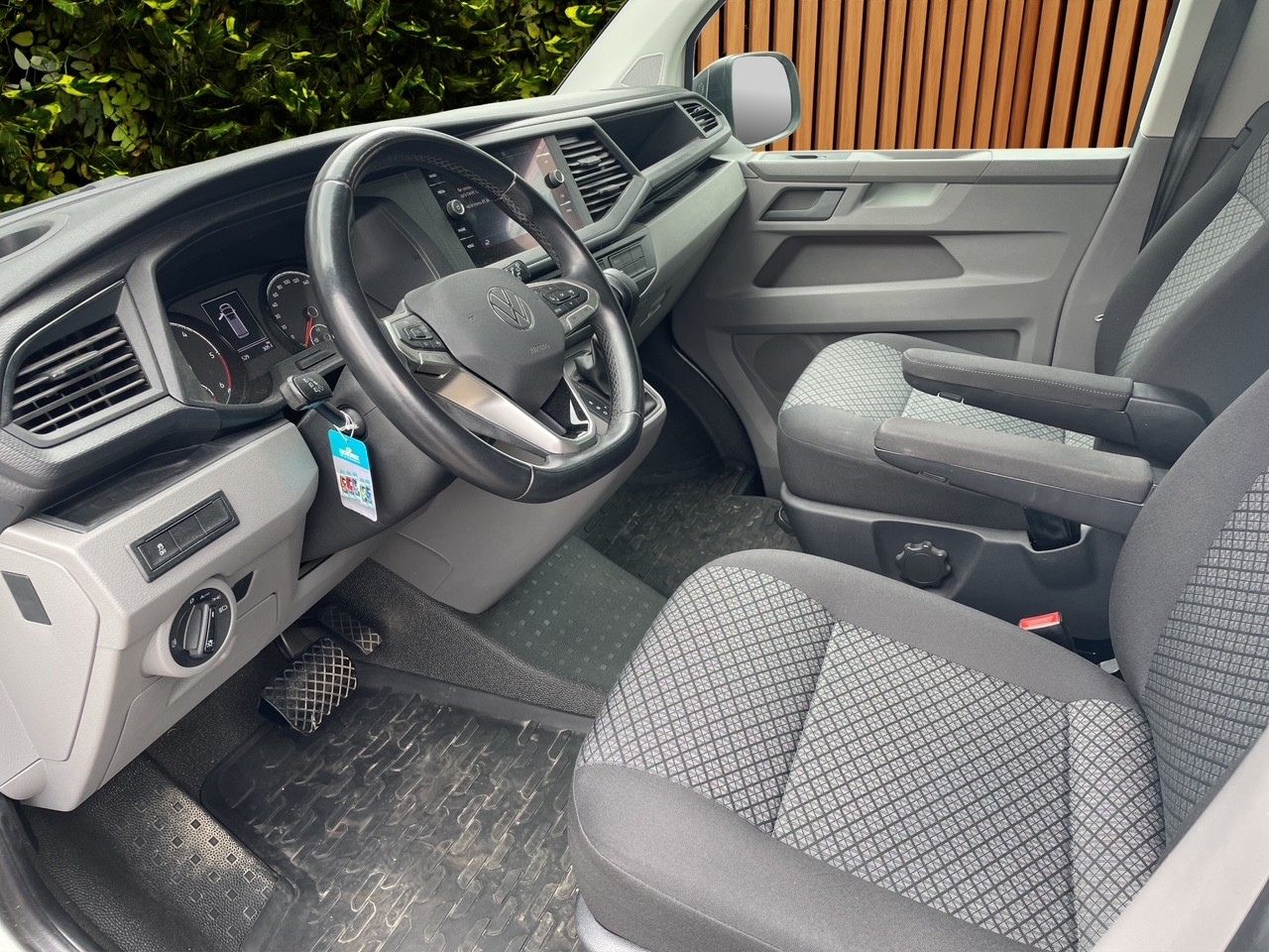 VW T6.1 2.0 TDI 4Motion DSG-image-10