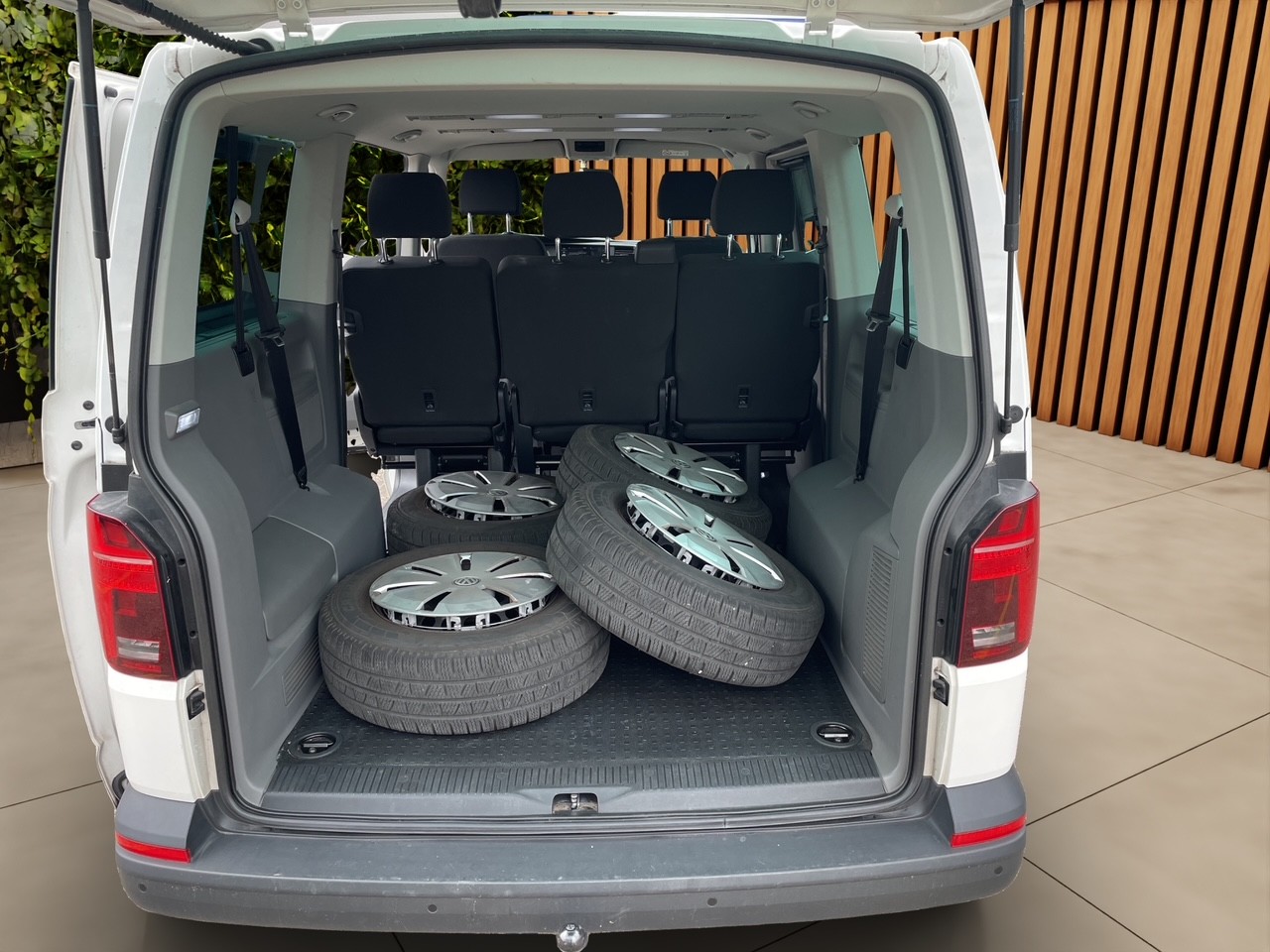 VW T6.1 2.0 TDI 4Motion DSG-image-2