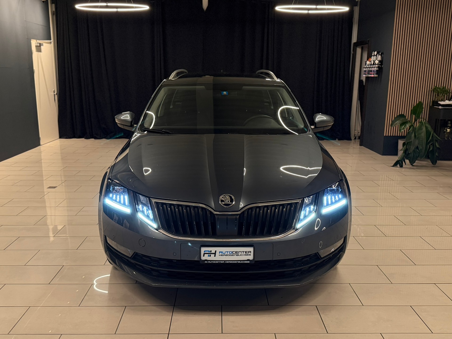 SKODA Octavia Combi 1.8 TSI Ambition 4x4 DSG-image-1