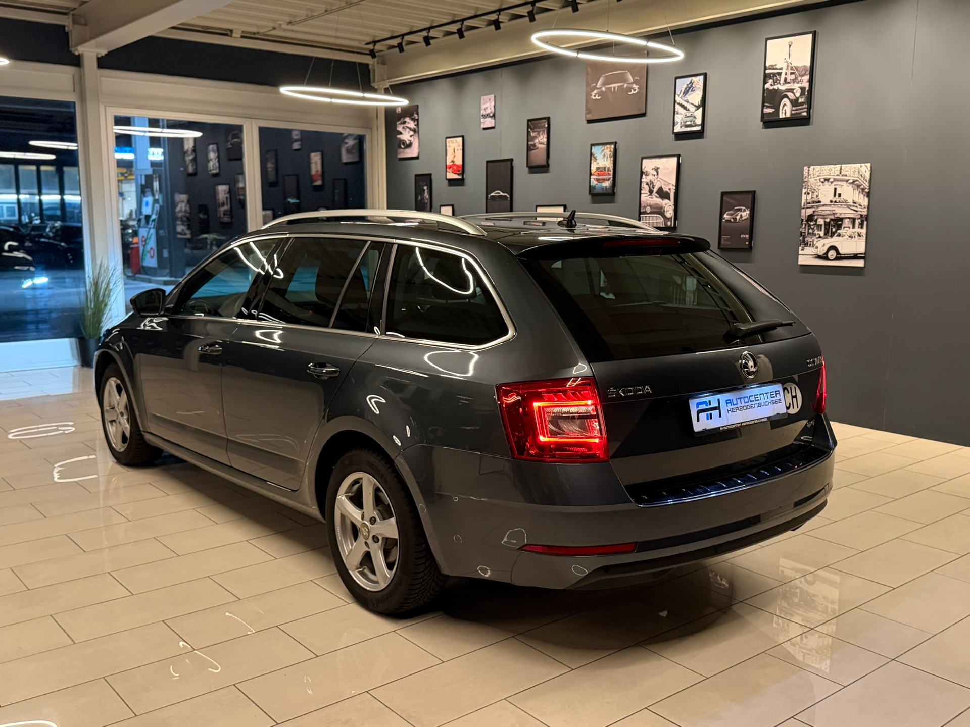 SKODA Octavia Combi 1.8 TSI Ambition 4x4 DSG-image-4