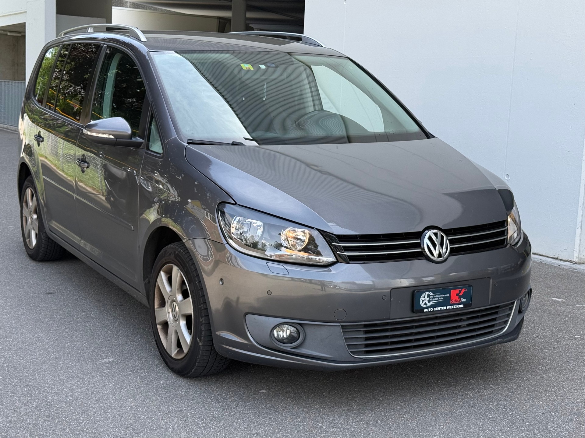 VW Touran 2.0 TDI Highline-image-1