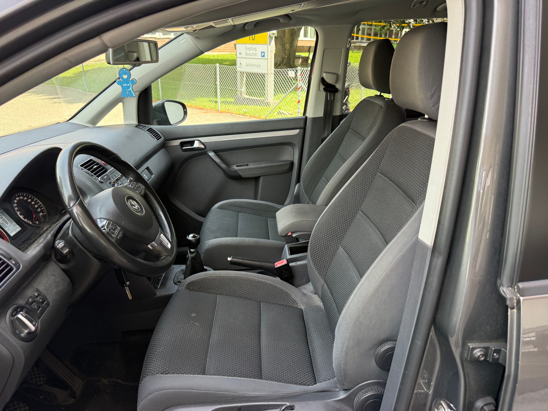 VW Touran 2.0 TDI Highline-image-6