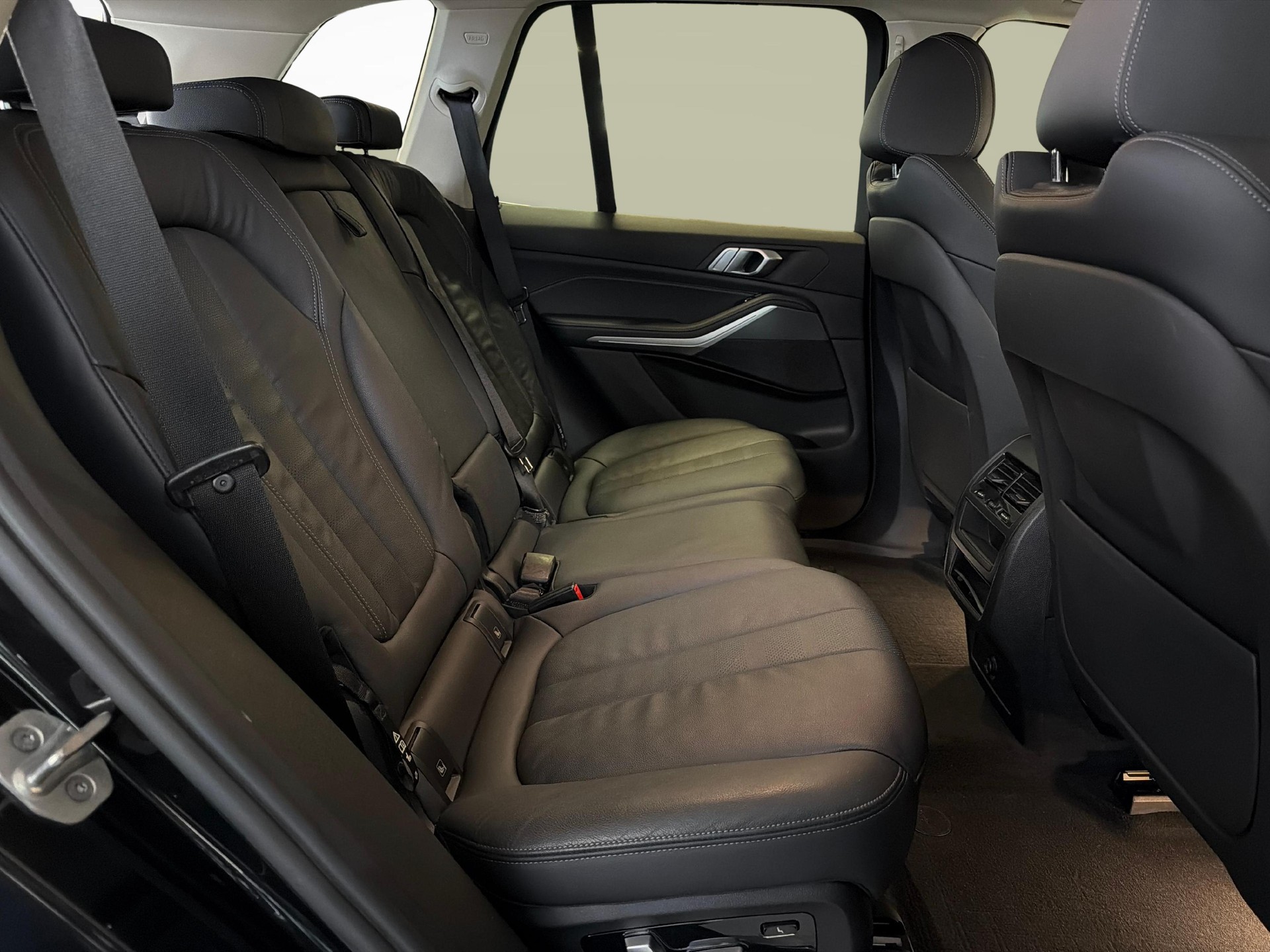 BMW X5 40i xDrive40i-image-18