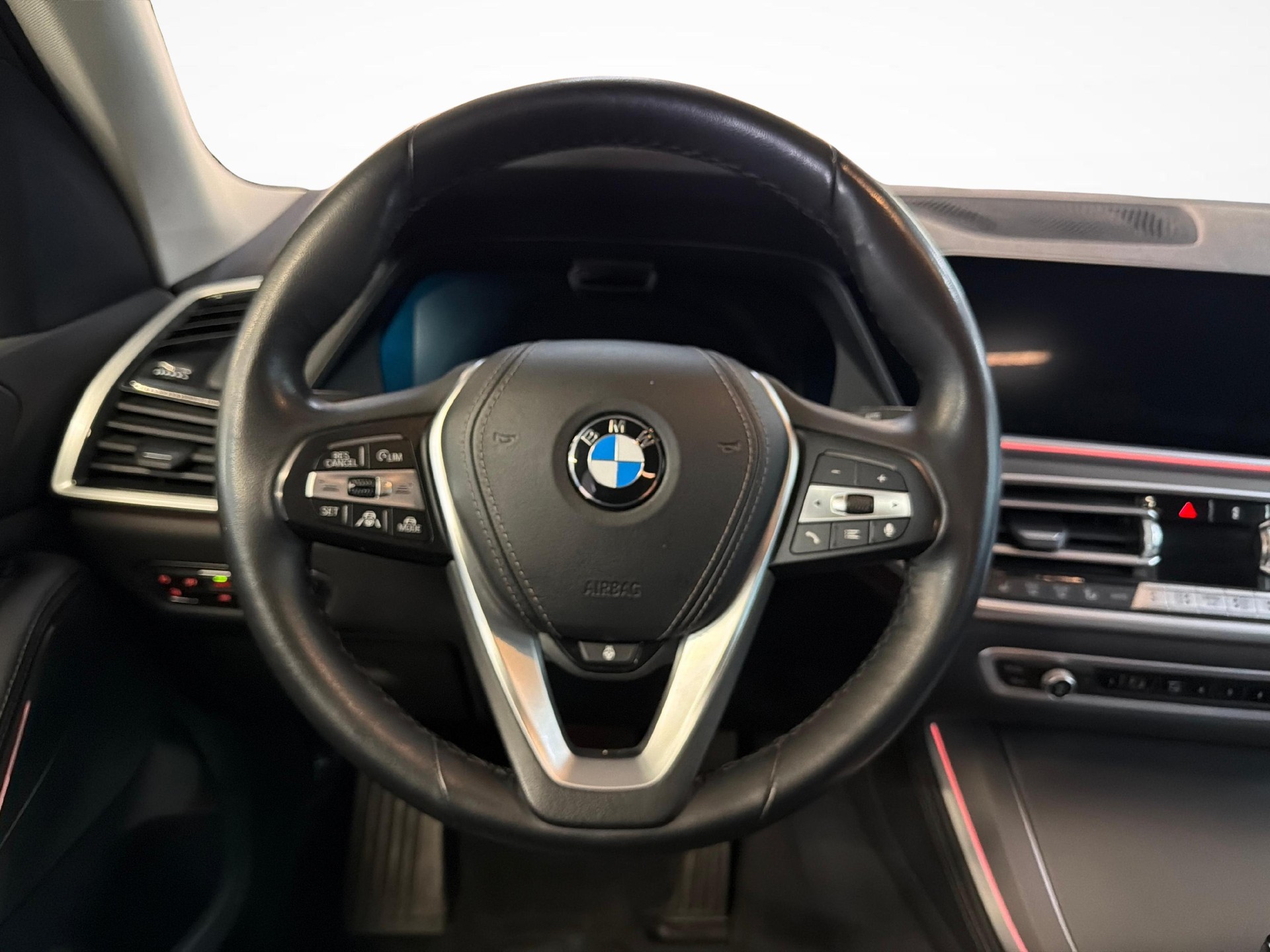 BMW X5 40i xDrive40i-image-13