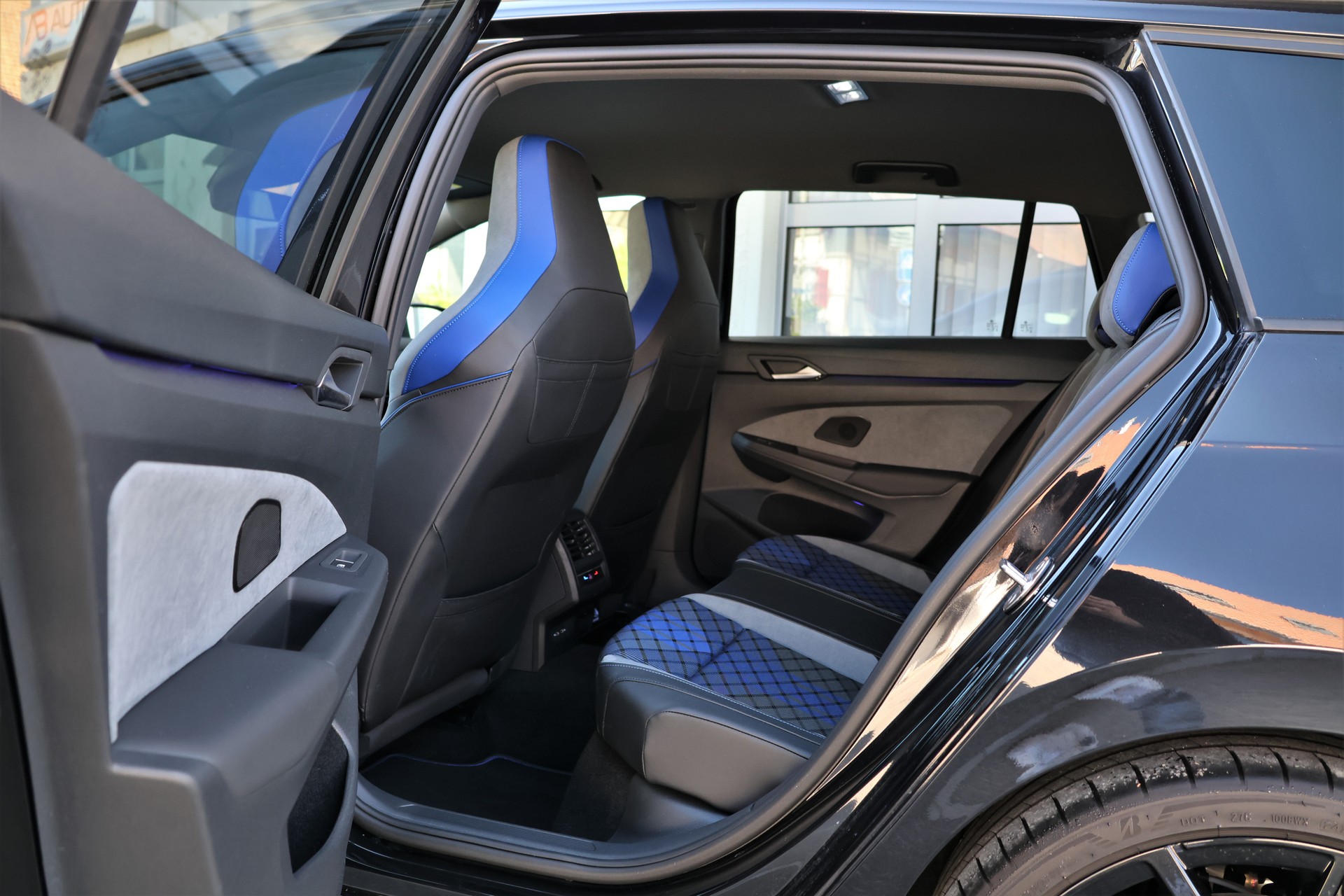 VW Golf Variant 2.0 TSI R DSG 4Motion *BlackStyle+Remus*-image-11