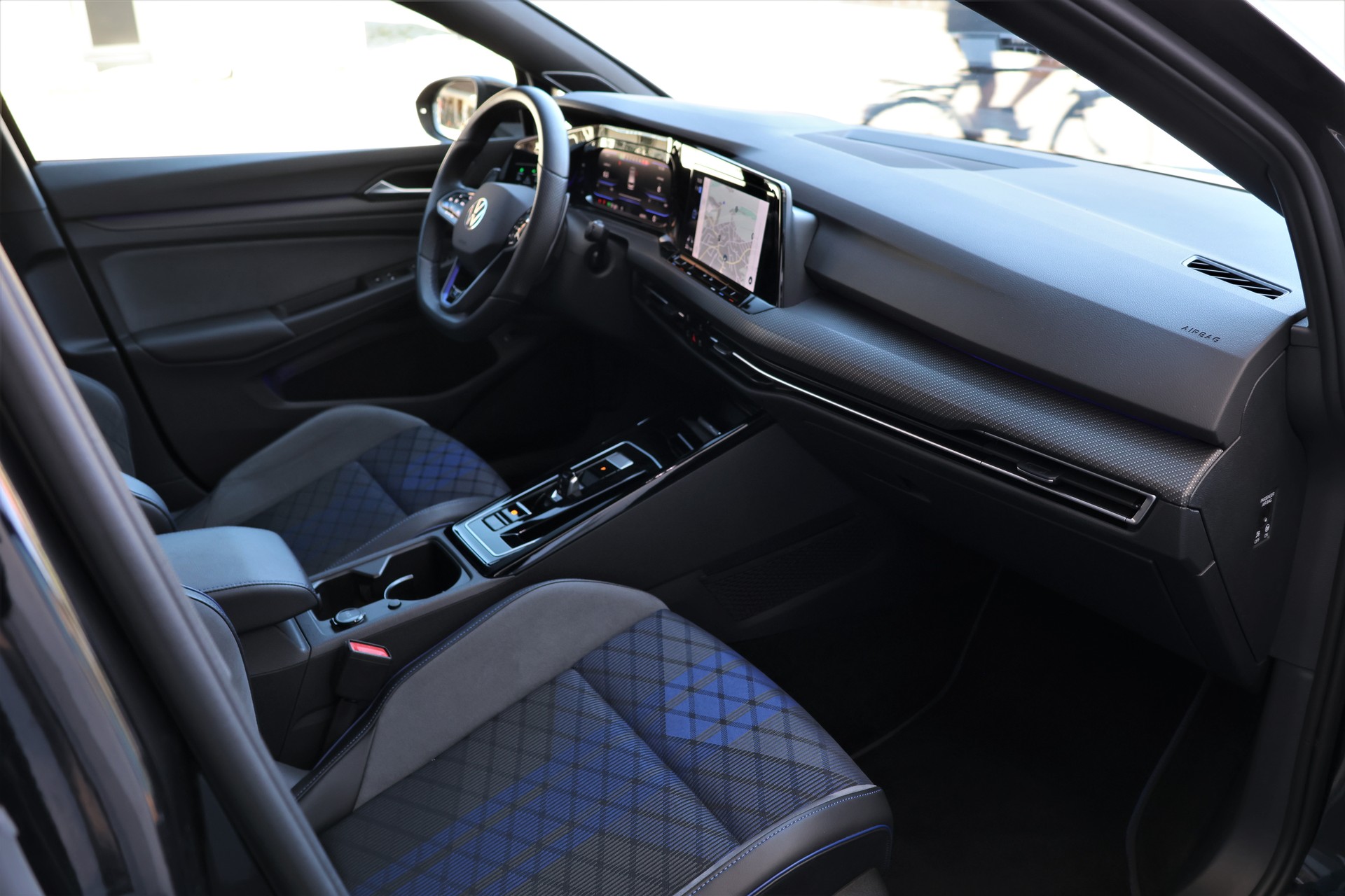 VW Golf Variant 2.0 TSI R DSG 4Motion *BlackStyle+Remus*-image-19