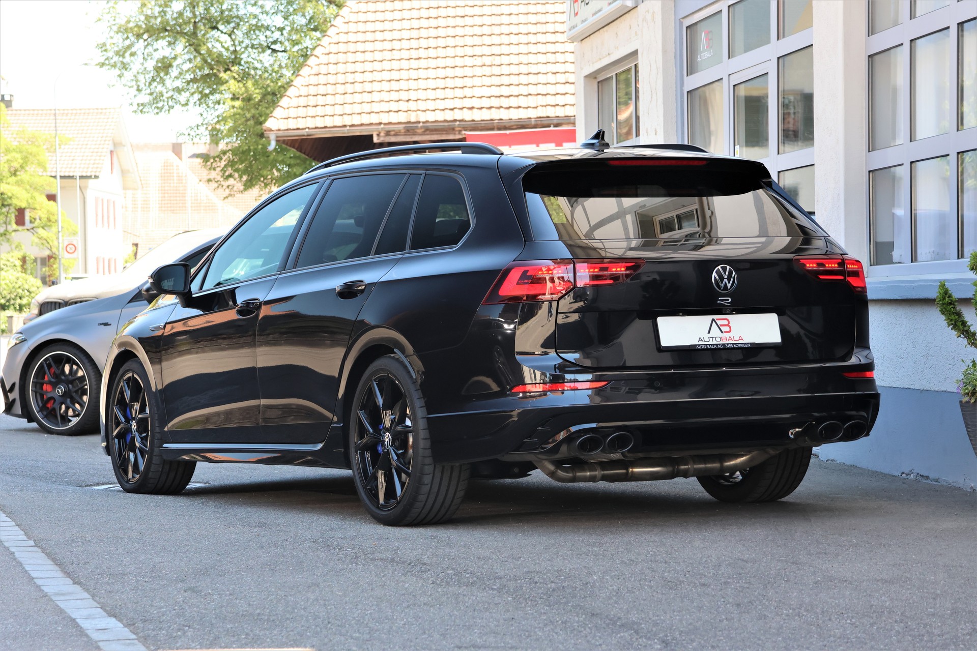 VW Golf Variant 2.0 TSI R DSG 4Motion *BlackStyle+Remus*-image-2