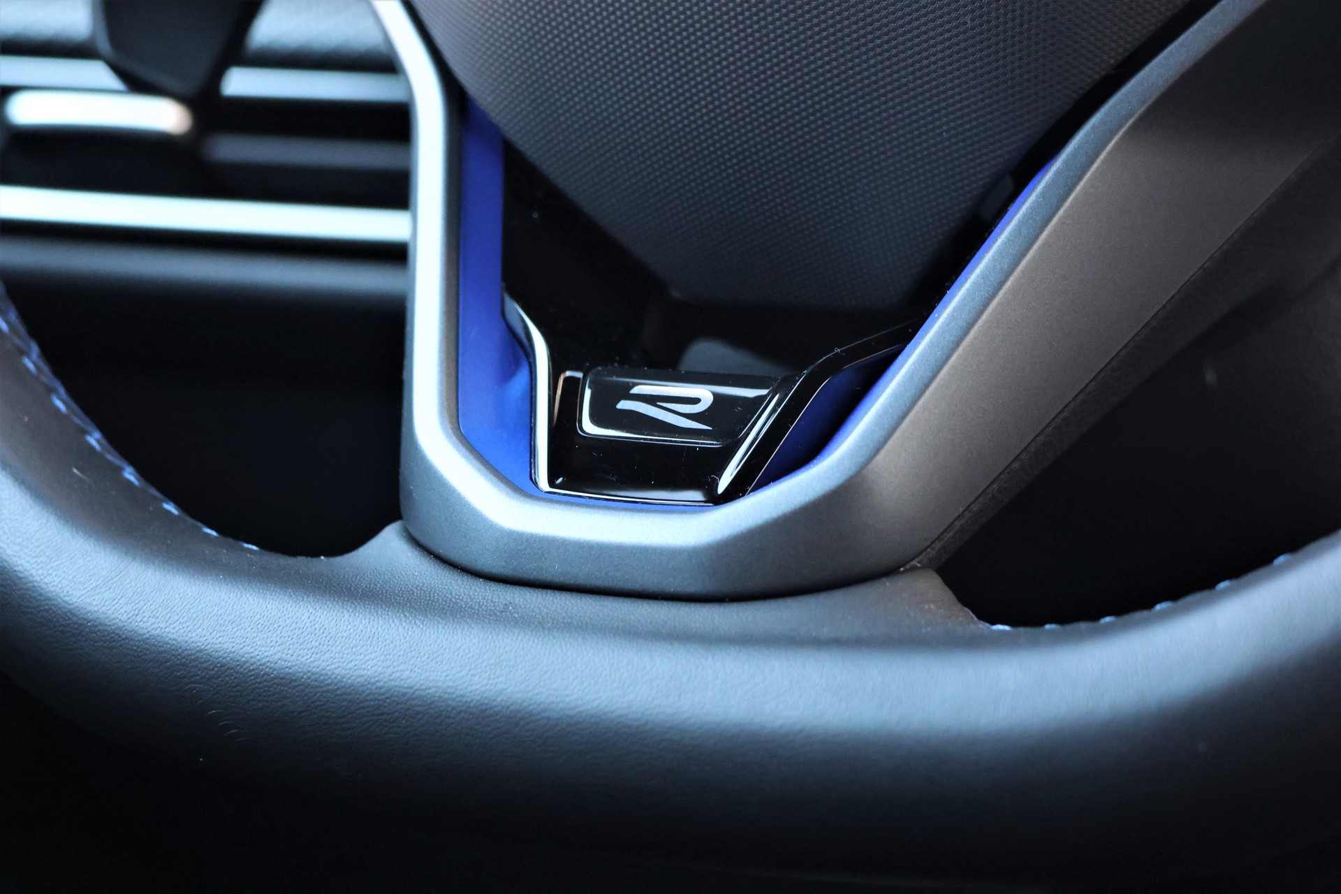 VW Golf Variant 2.0 TSI R DSG 4Motion *BlackStyle+Remus*-image-17