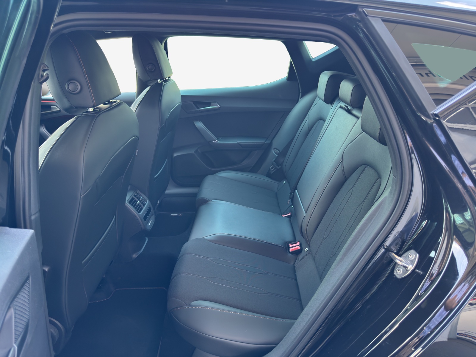 CUPRA LEON 1.5 TSI DSG-image-11