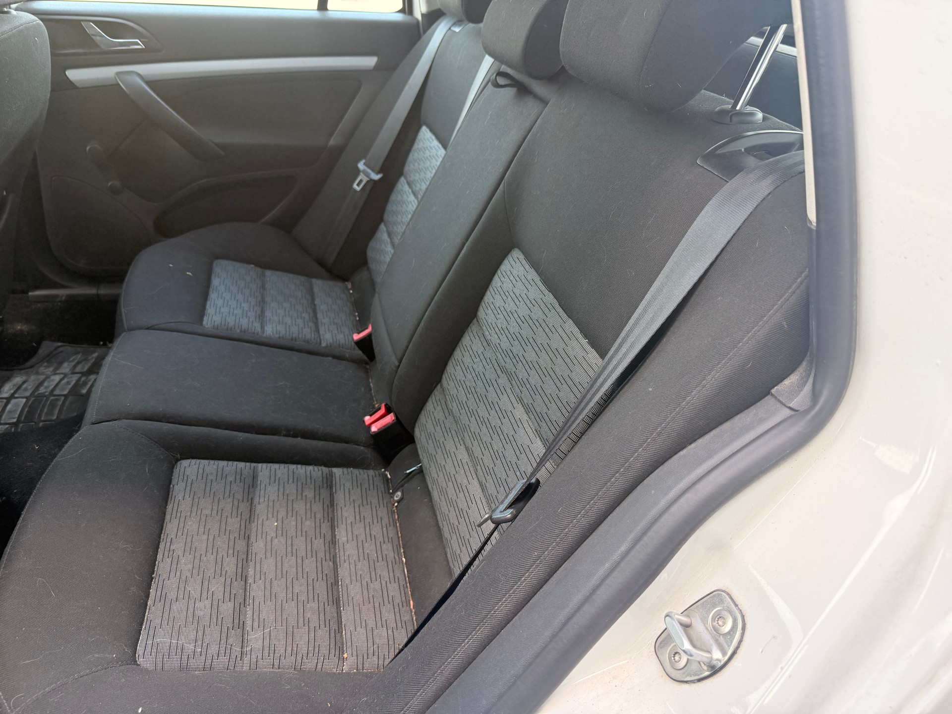 SKODA Octavia Combi 1.9 TDI 50Years 4x4-image-11