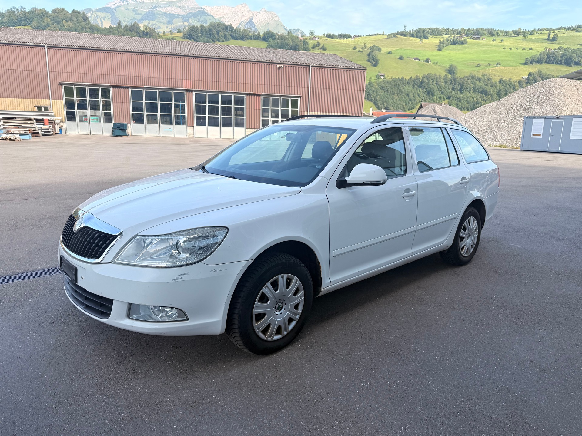SKODA Octavia Combi 1.9 TDI 50Years 4x4-image-9