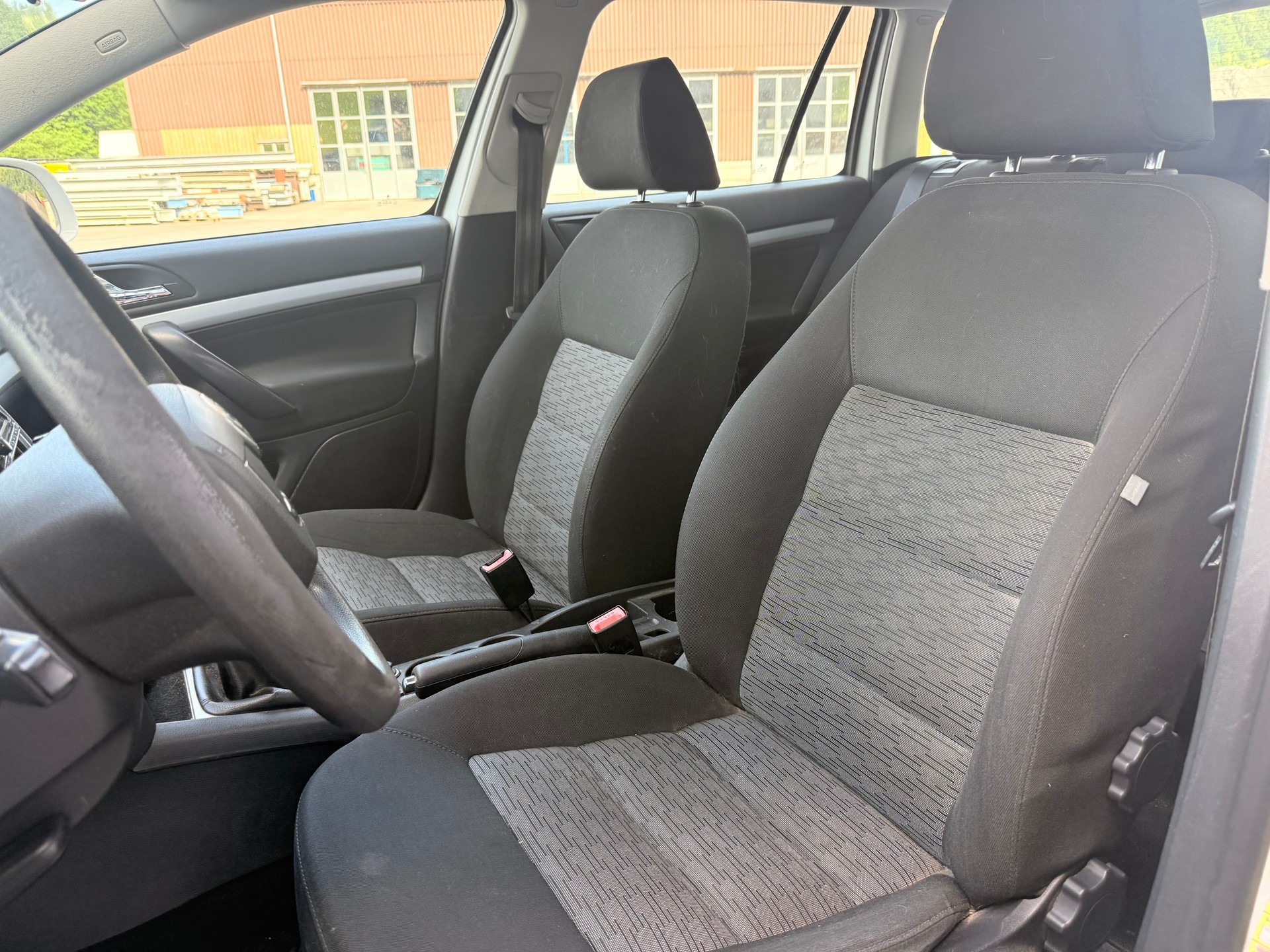 SKODA Octavia Combi 1.9 TDI 50Years 4x4-image-12
