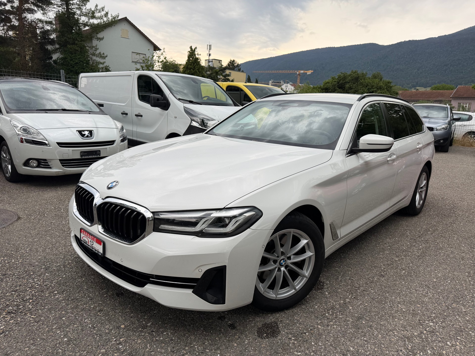 BMW 520d xDrive 48V Touring Steptronic * Gr. Navi * LED Scheinwerfer * Klima-auto * Tempomat * PDC V&H-RF-Kamera * Frisch Ab MFK