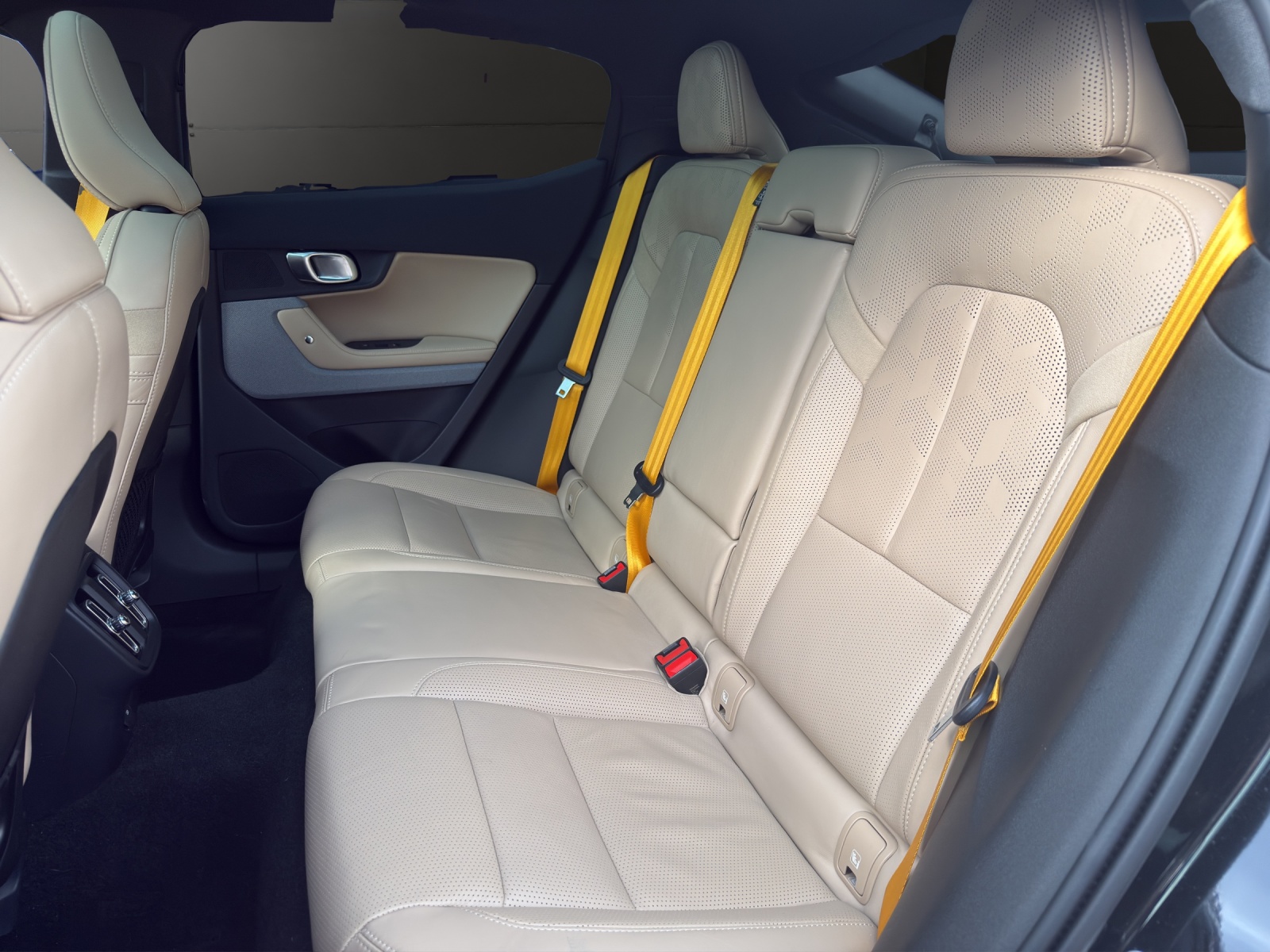 POLESTAR Polestar 2 Launch Edition Performance 78 kWh 476 PS-image-11