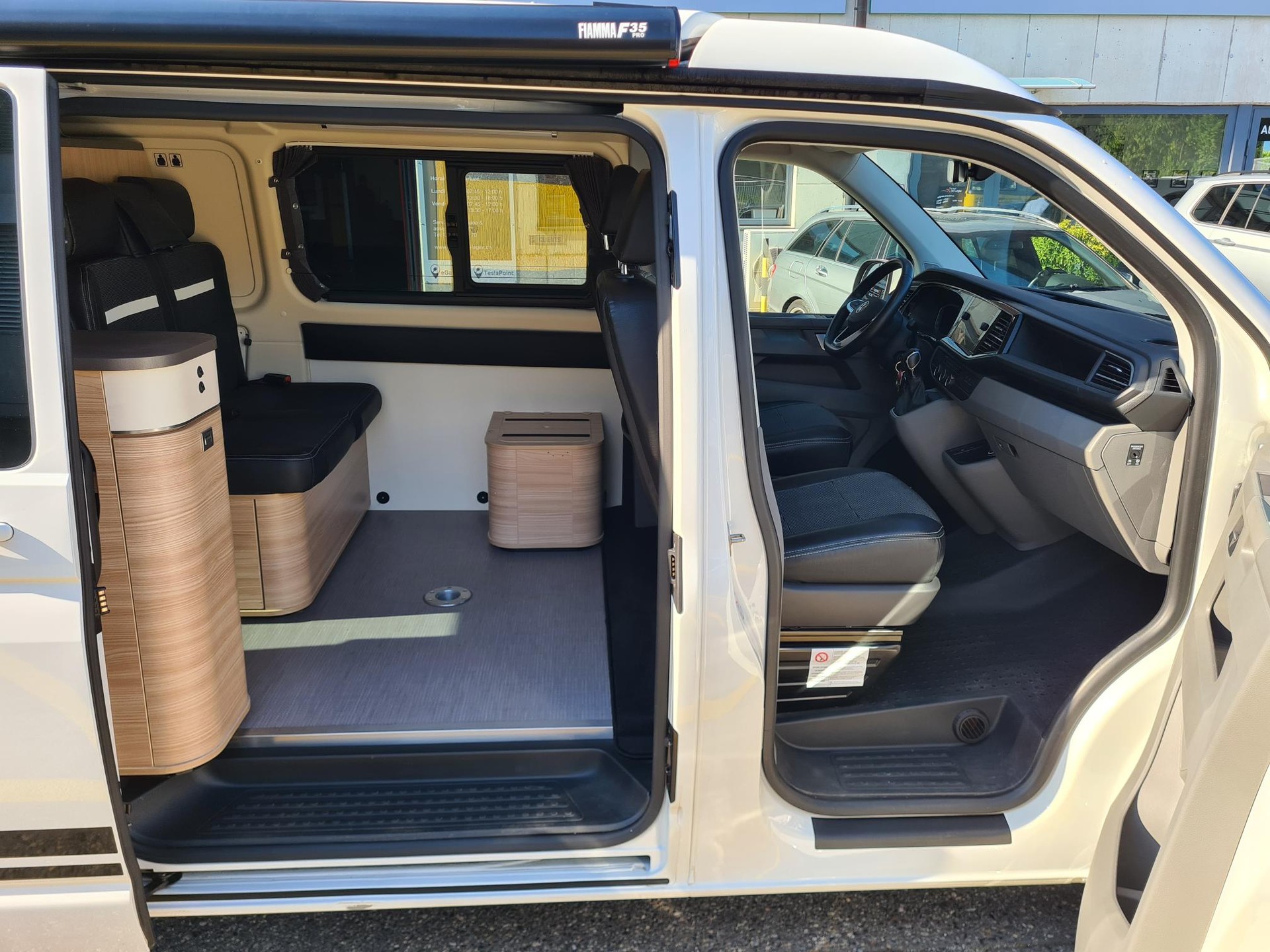 VW T6.1 Stylevan Durban 2.0 TDI 4Motion DSG-image-6