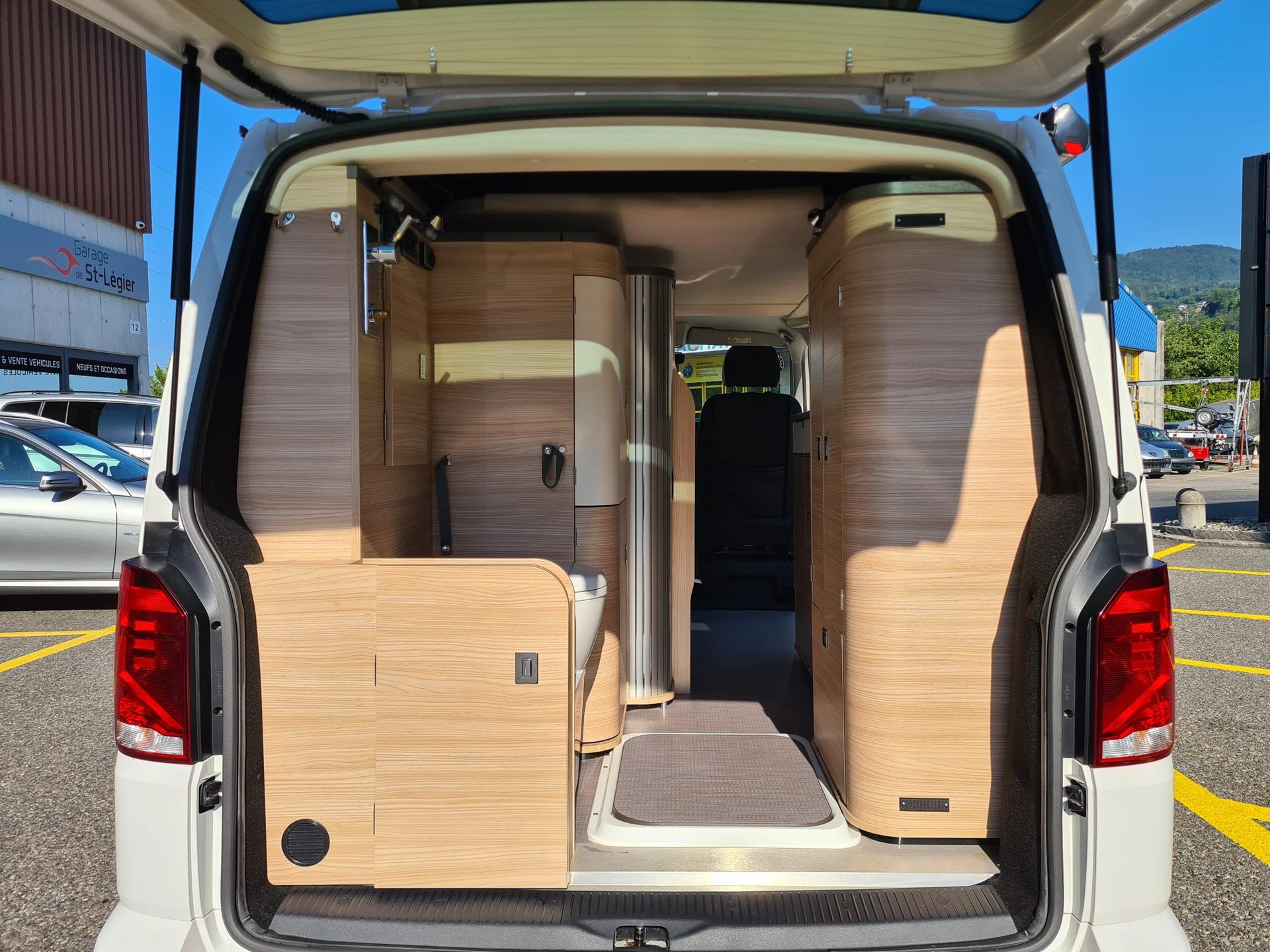 VW T6.1 Stylevan Durban 2.0 TDI 4Motion DSG-image-10