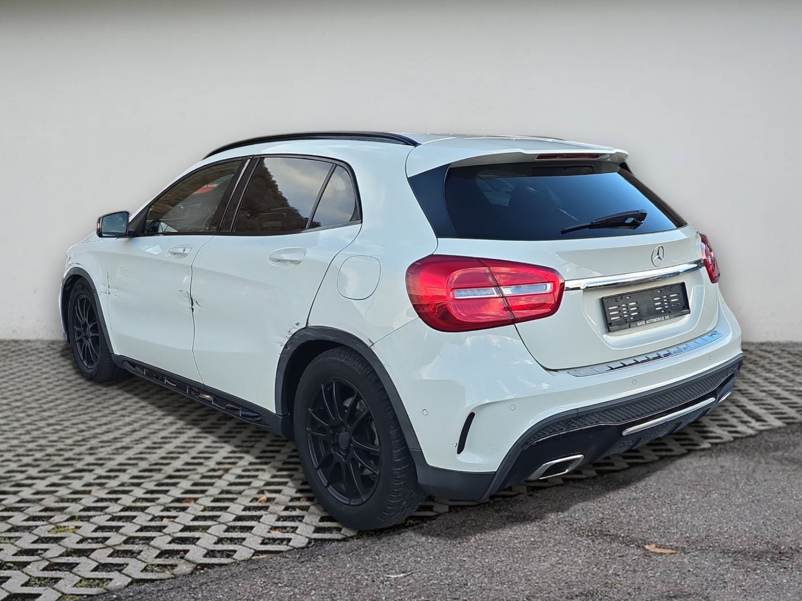 MERCEDES-BENZ GLA 220 CDI AMG Line 7G-DCT-image-5