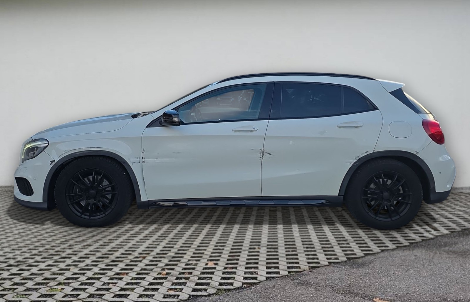 MERCEDES-BENZ GLA 220 CDI AMG Line 7G-DCT-image-6