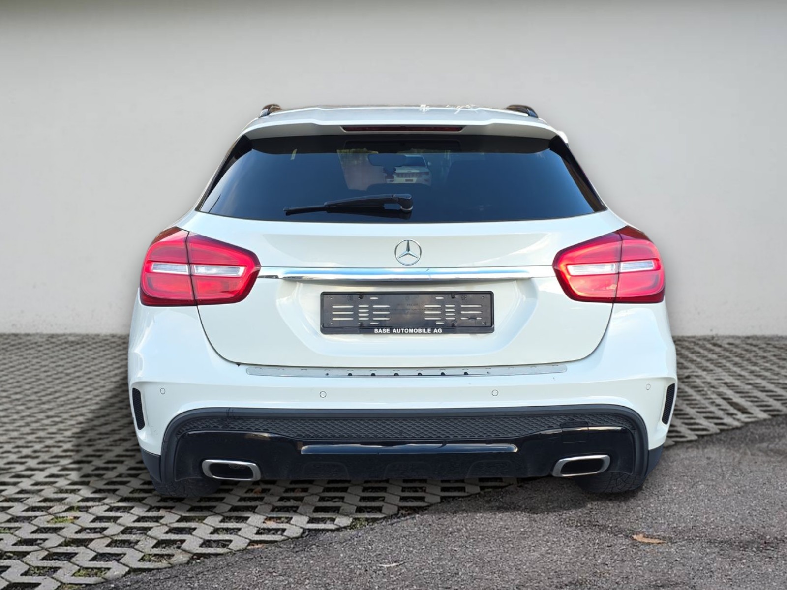 MERCEDES-BENZ GLA 220 CDI AMG Line 7G-DCT-image-4