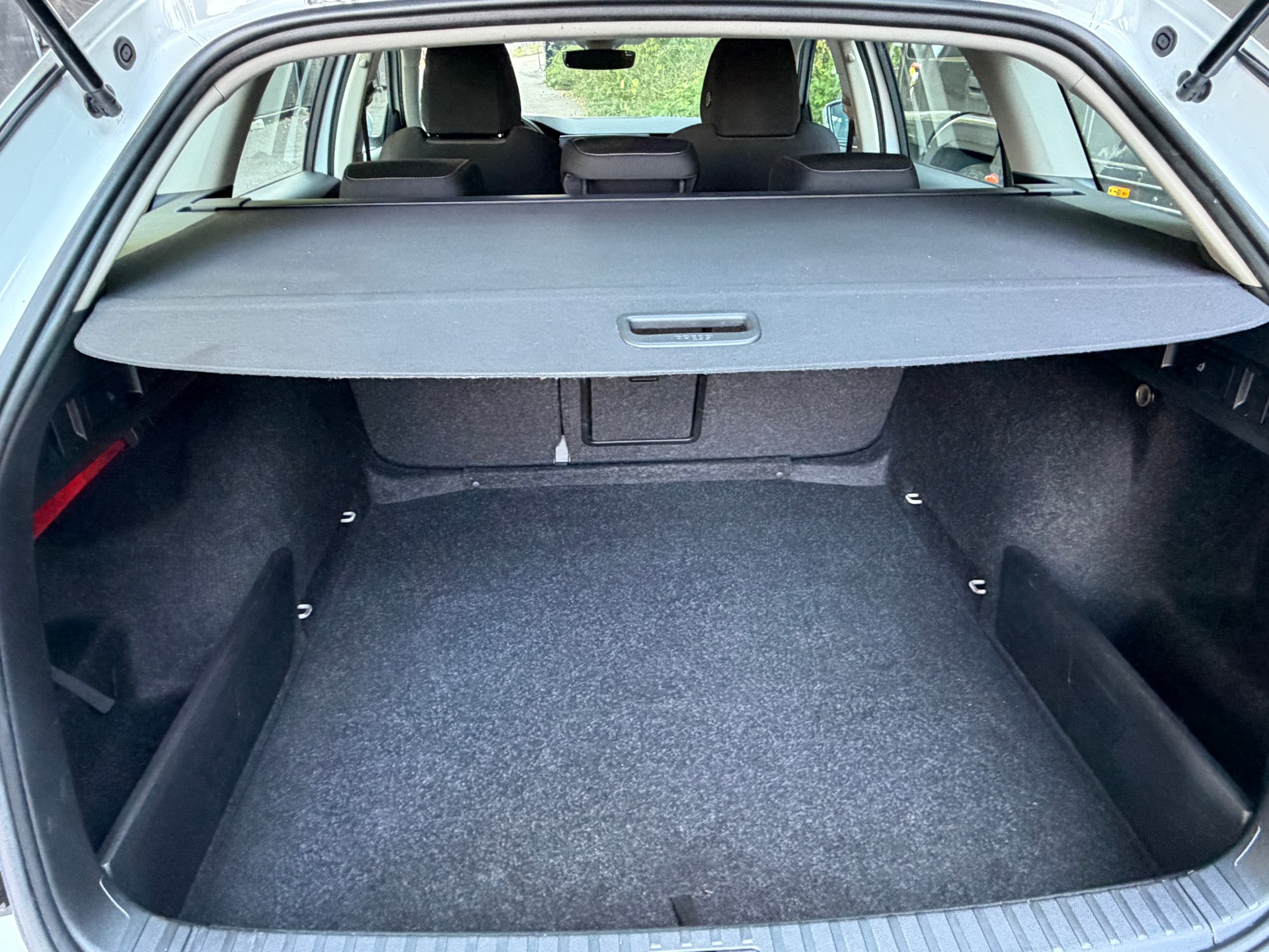 SKODA Octavia Combi 2.0 TDI DSG Ambition-image-13