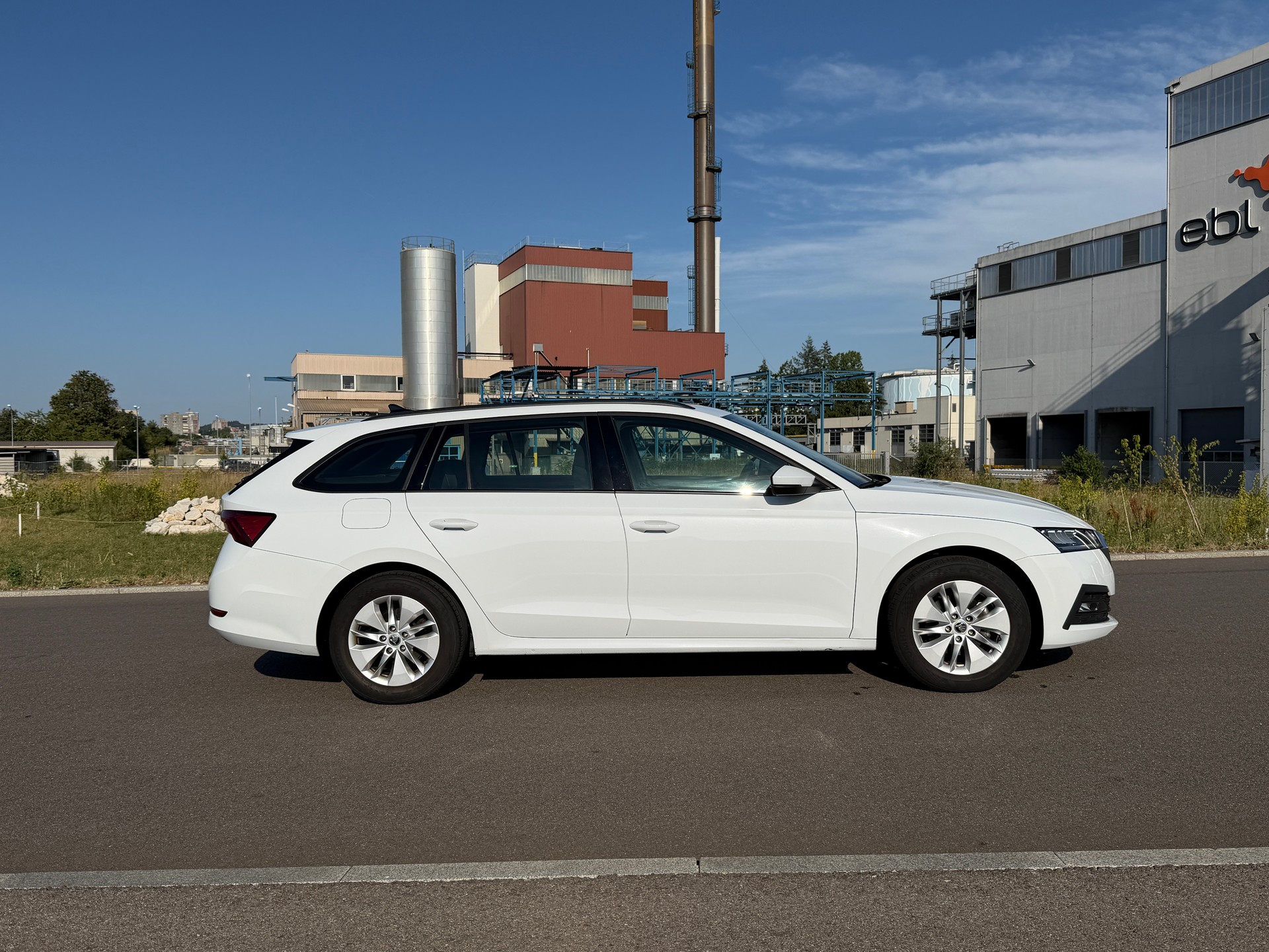 SKODA Octavia Combi 2.0 TDI DSG Ambition-image-5