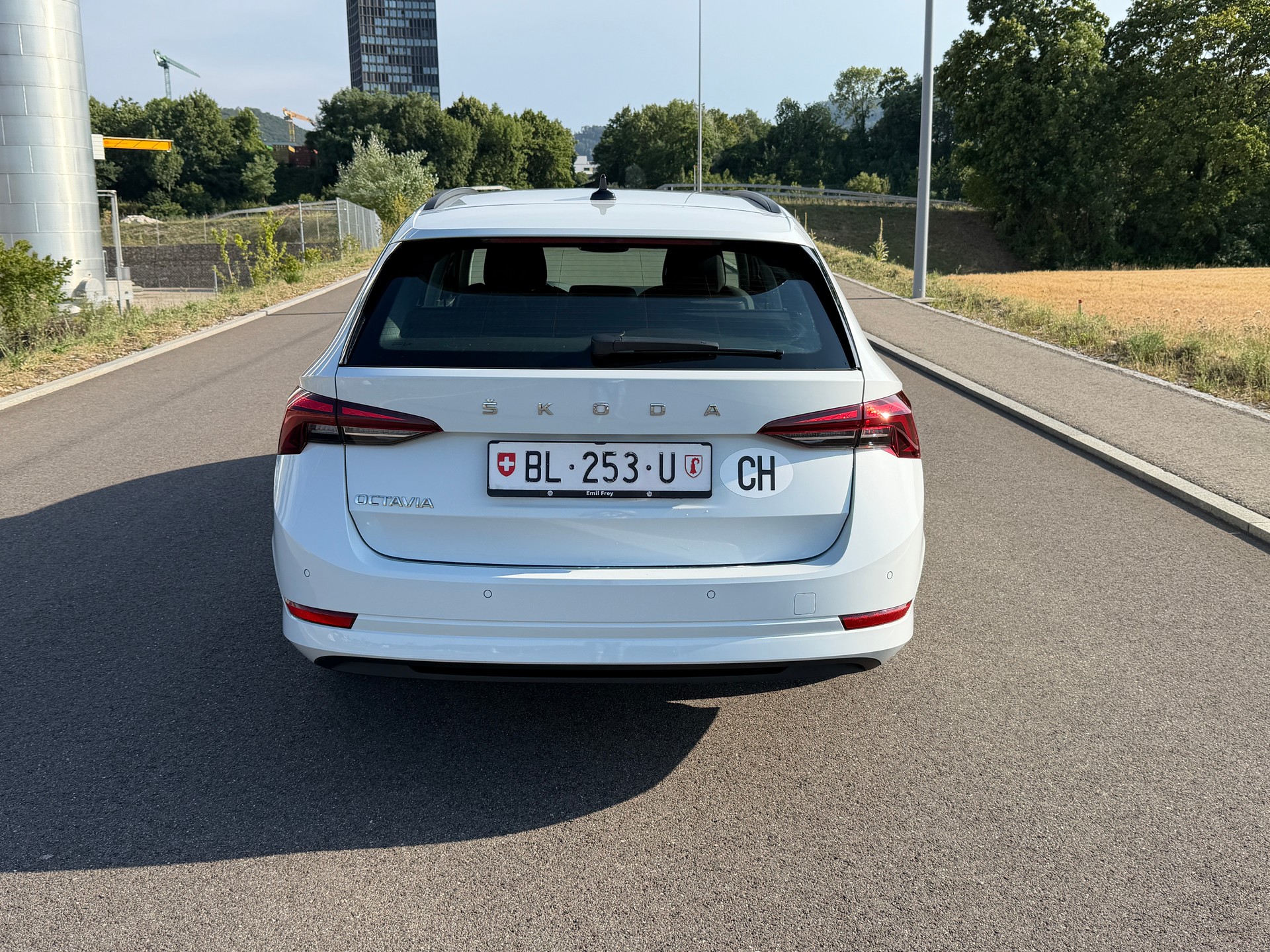 SKODA Octavia Combi 2.0 TDI DSG Ambition-image-7