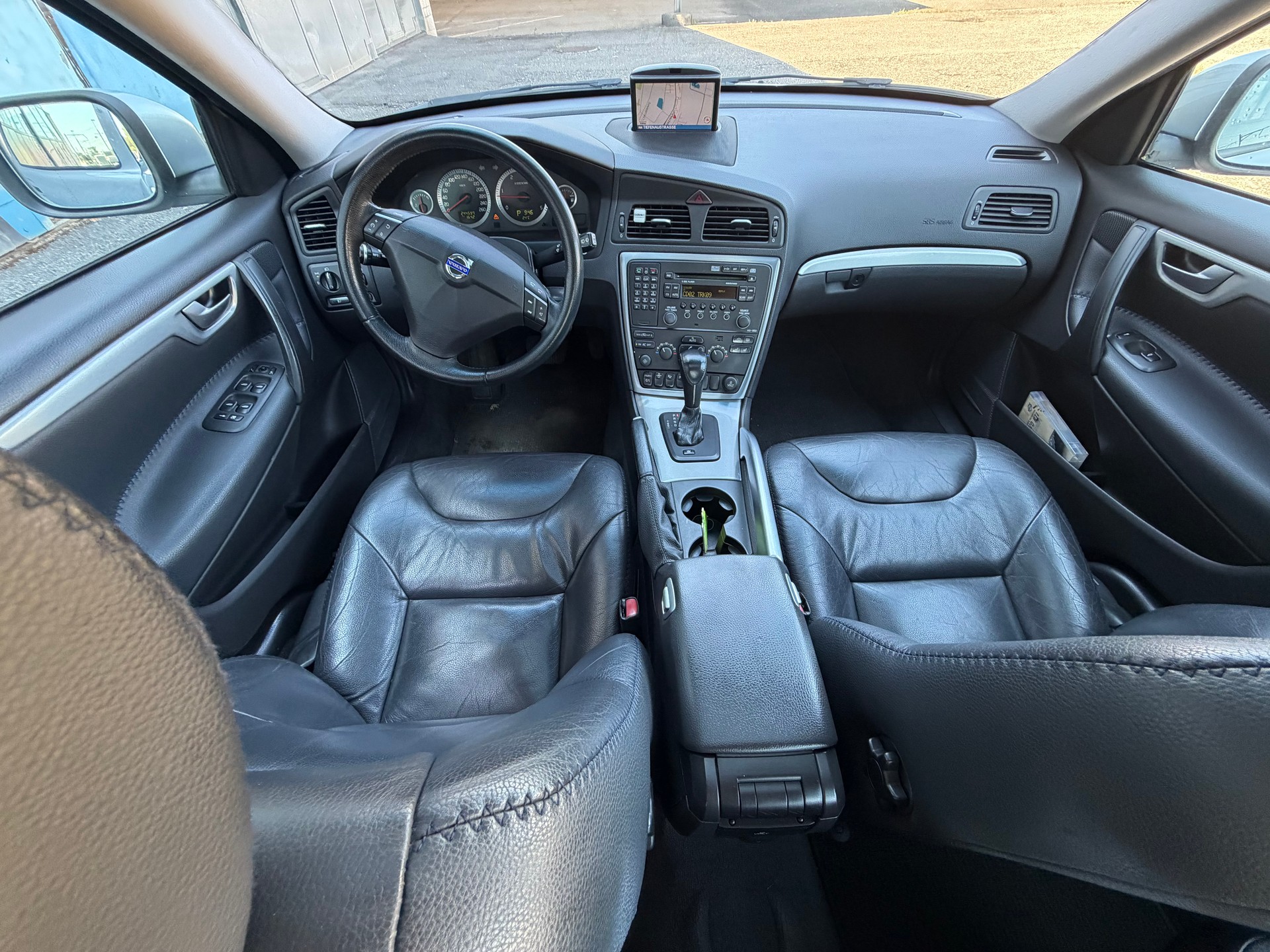 VOLVO XC70 D5 AWD Momentum-image-8