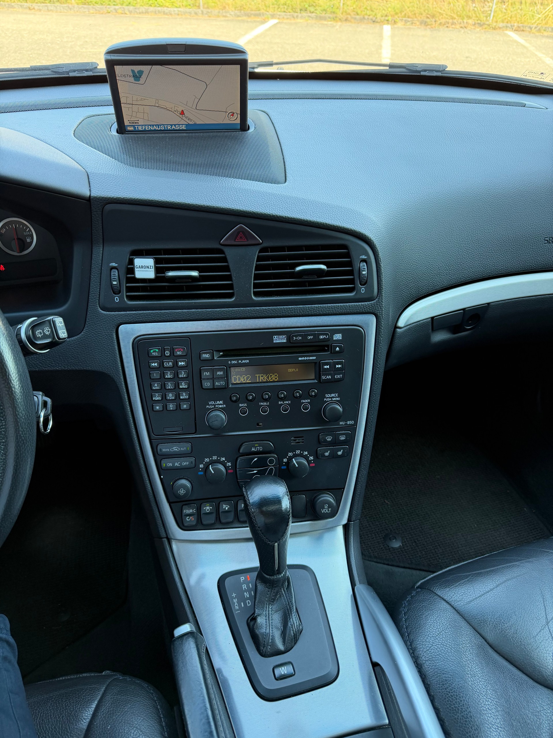 VOLVO XC70 D5 AWD Momentum-image-5