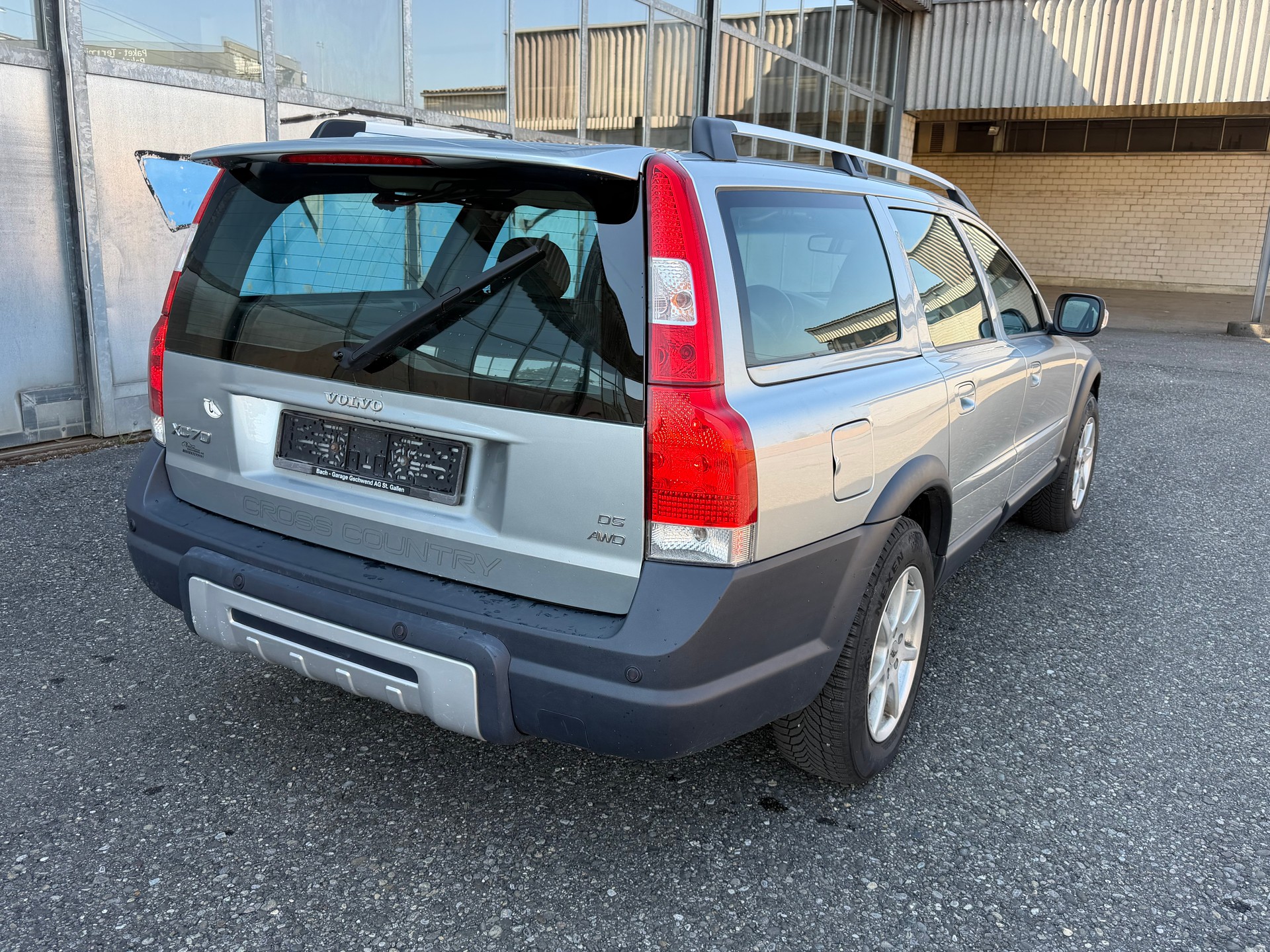 VOLVO XC70 D5 AWD Momentum-image-2