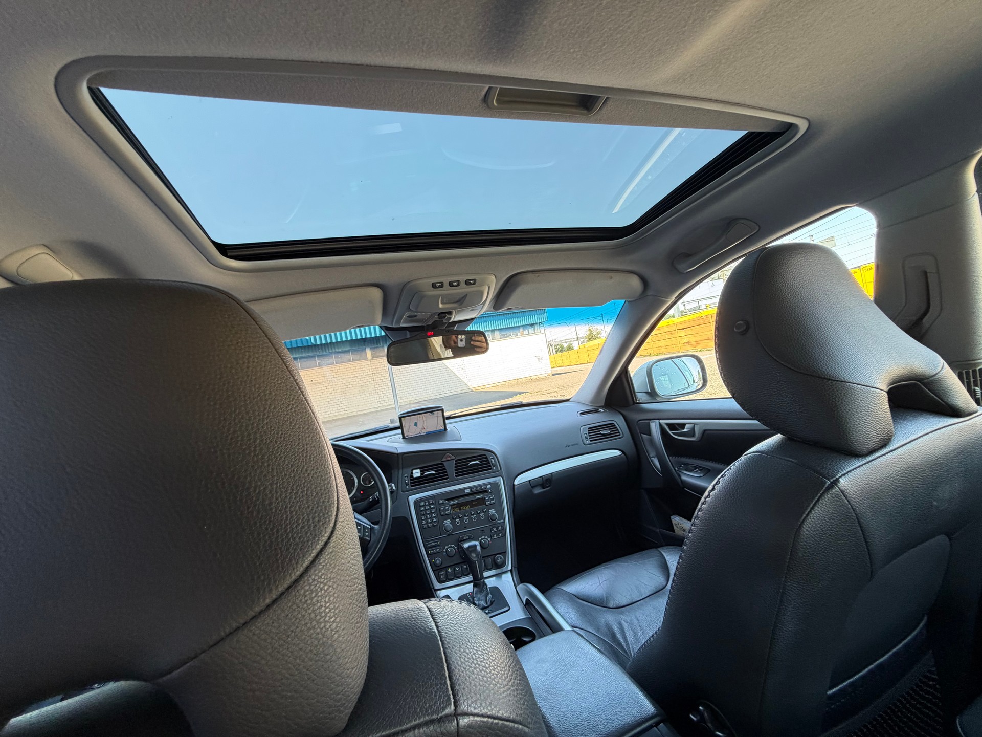 VOLVO XC70 D5 AWD Momentum-image-9