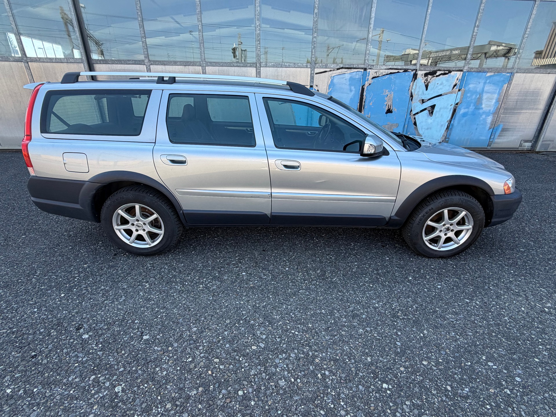 VOLVO XC70 D5 AWD Momentum-image-4