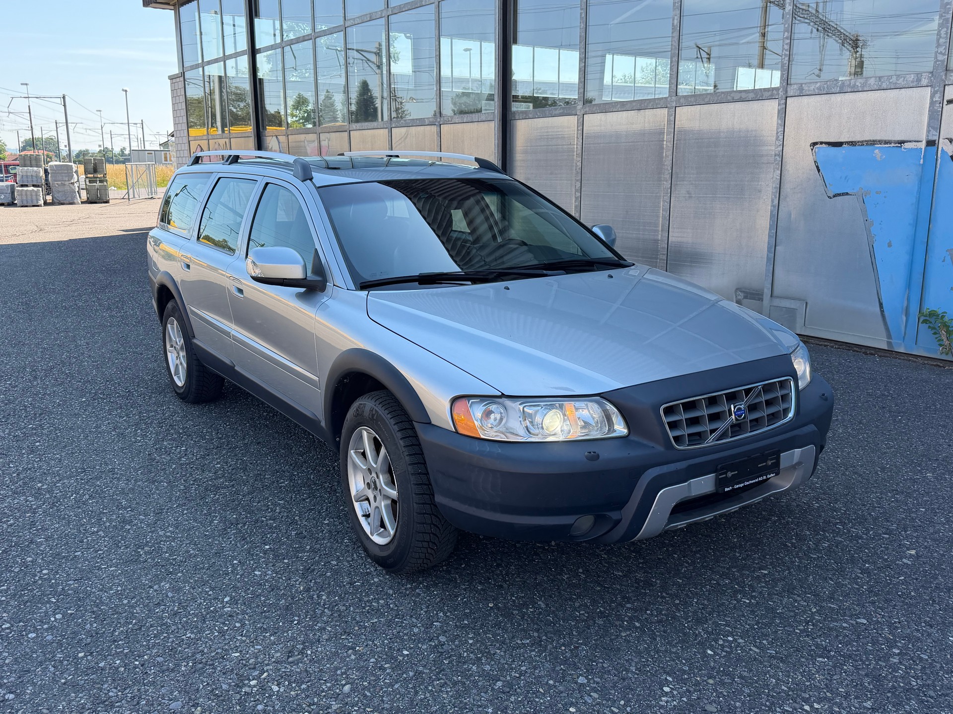 VOLVO XC70 D5 AWD Momentum-image-1